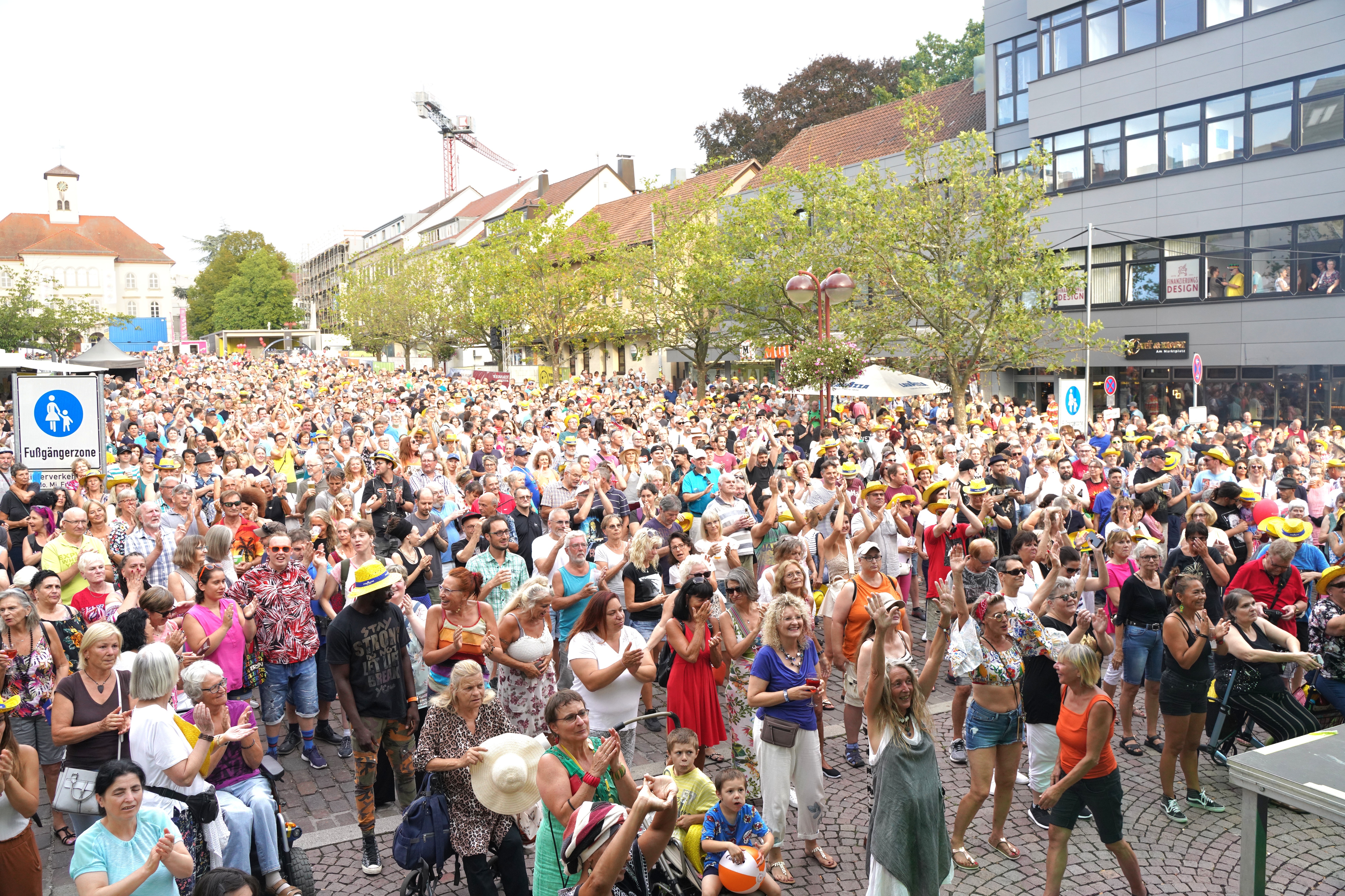 Der Marktplatz war rappelvoll.