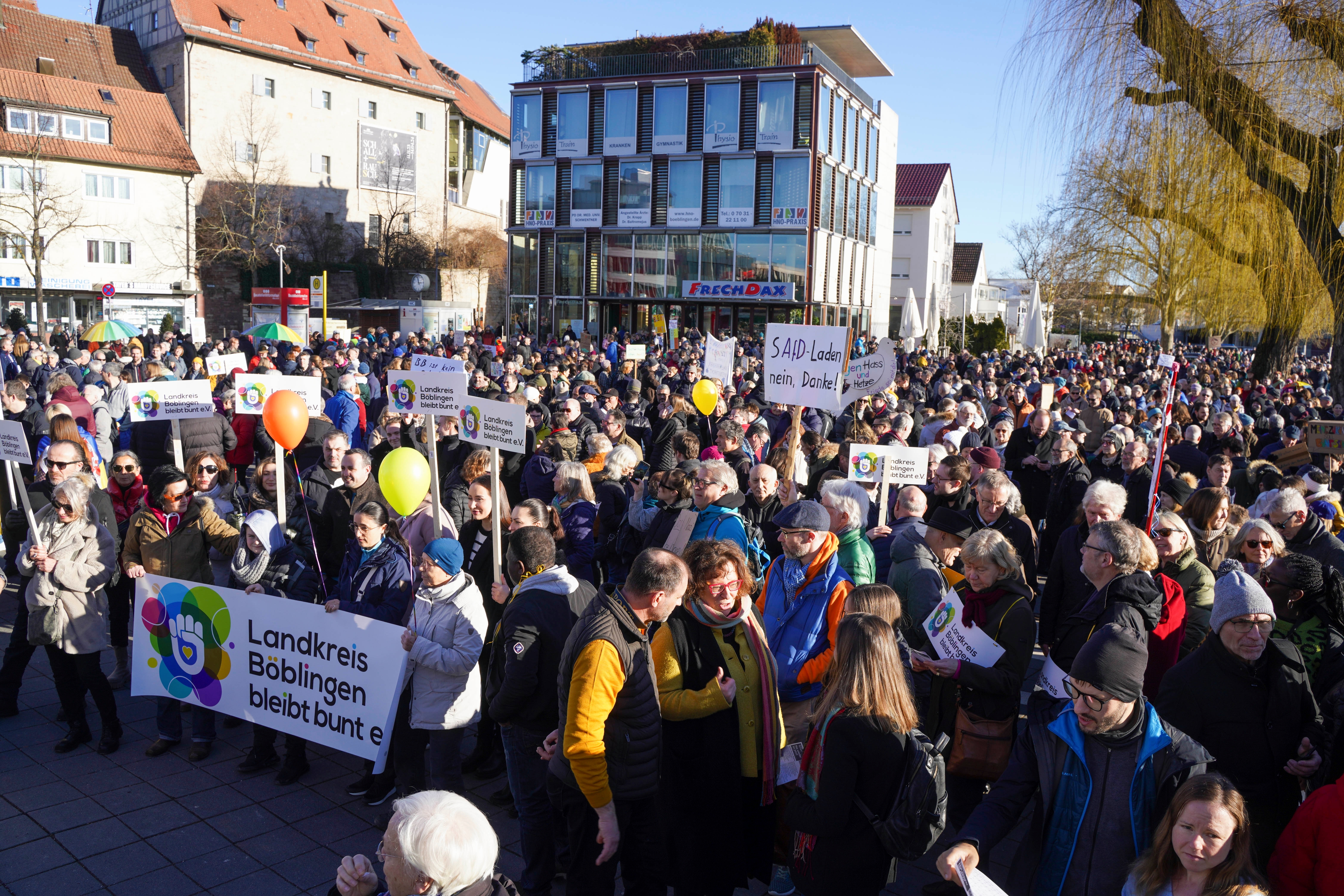 Am letzten Samstag wurde auf dem Böblinger Elbenplatz für Demokratie und Vielfalt demonstriert. Am Samstag ab 15 Uhr gibt es eine Kundgebung auf dem Sindelfinger Marktplatz. Bild: Dettenmeyer