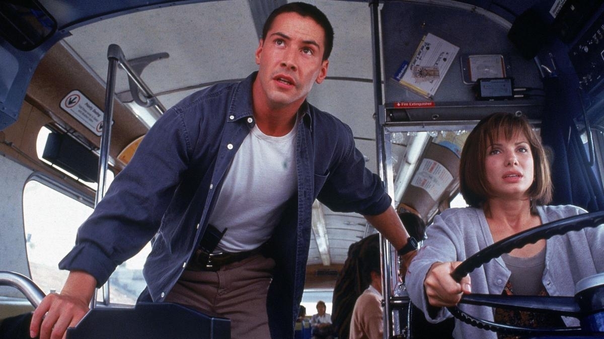 Busfahrerin Sandra Bullock kann die Hilfe von Polizist Keanu Reeves gut gebrauchen, um das erforderliche Maß an „Speed“ aufrechtzuerhalten.   Bild: z