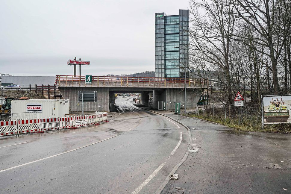 Seit Januar stand der die Verbindung zwischen Böblinger Thermalbad  und Sindelfinger Breuningerland eine Bustelle für den Ausbau der Autobahn 81 im Weg. Jetzt ist diese Hauptbverkehrsachse wieder befahrbar.  Bild: Dettenmeyer
