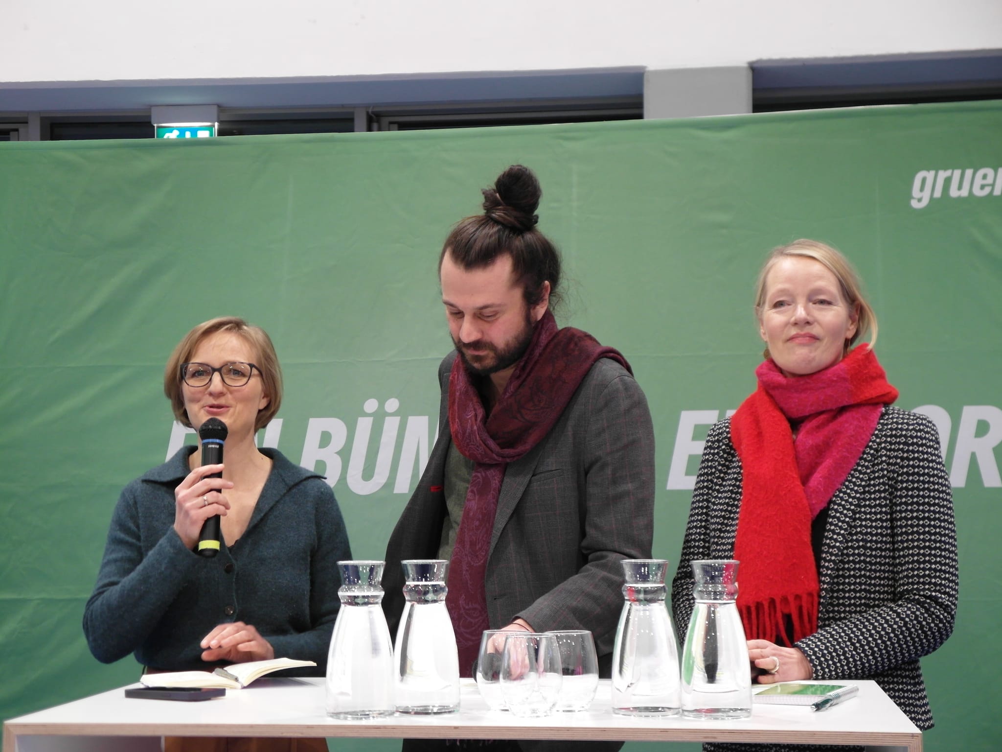 Die Bundesvorsitzende der Grünen, Franziska Brantner, der Bundestagsabgeordnete Tobias Bacherle und Landesumweltministerin Thekla Walker (von links) im Böblinger AI xpress.