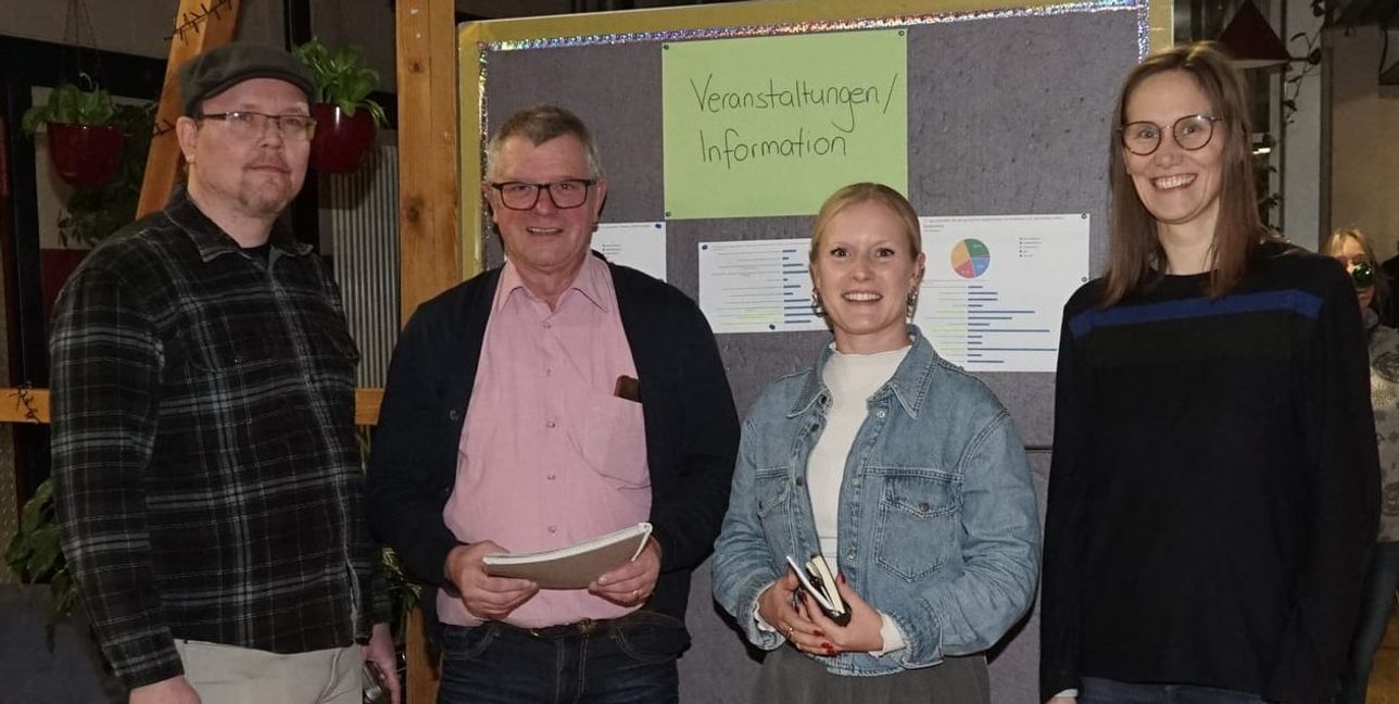 Peter Komhard, Markus Kürschner, Anna Schumacher und Ronja Schmors (von links) präsentierten die neueste Goldberg-Umfrage.