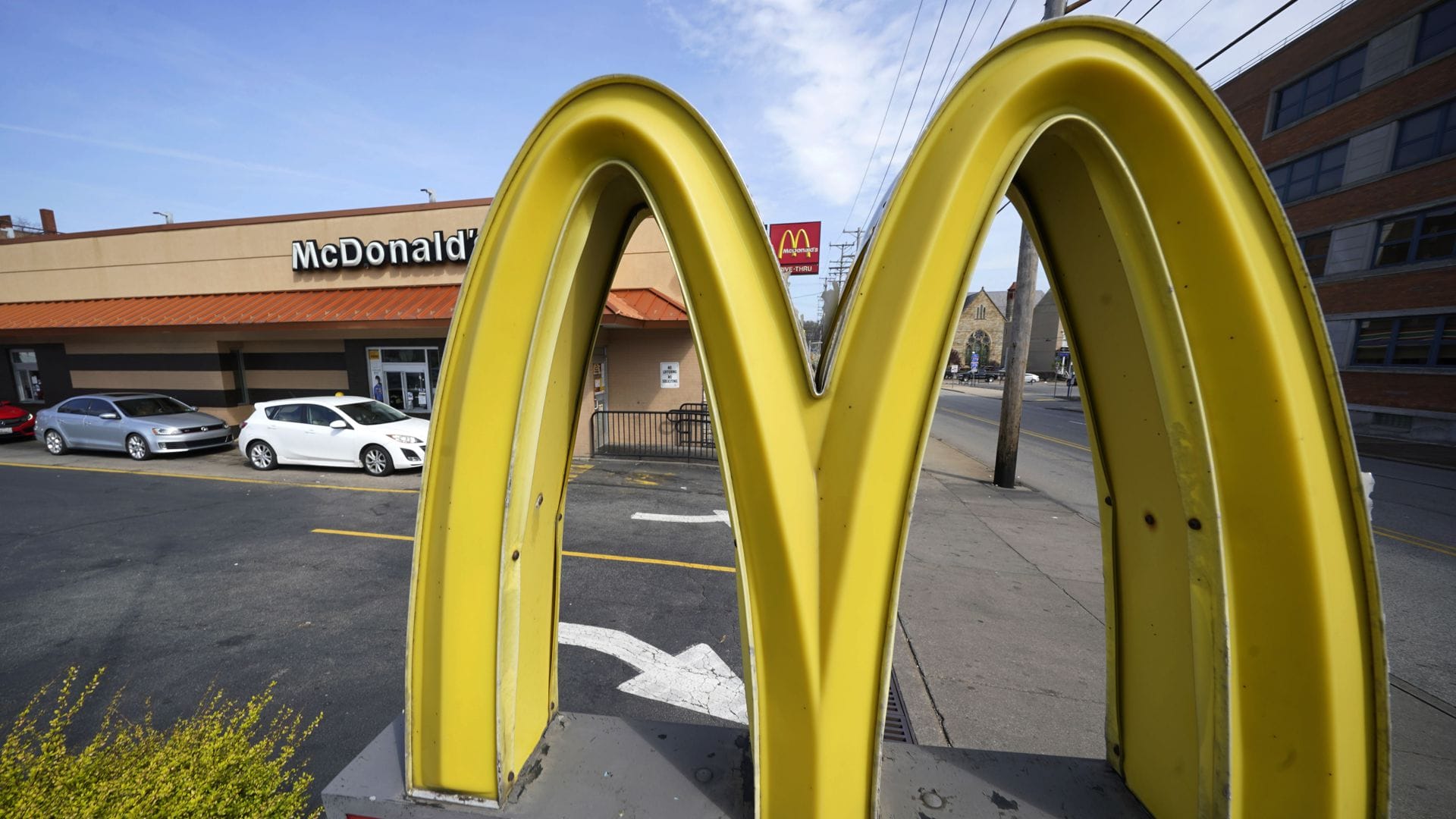 Ein stärkerer Fokus auf günstigere Menü-Angebote in den USA hat McDonald’s im vergangenen Quartal zu beschleunigtem Wachstum verholfen.