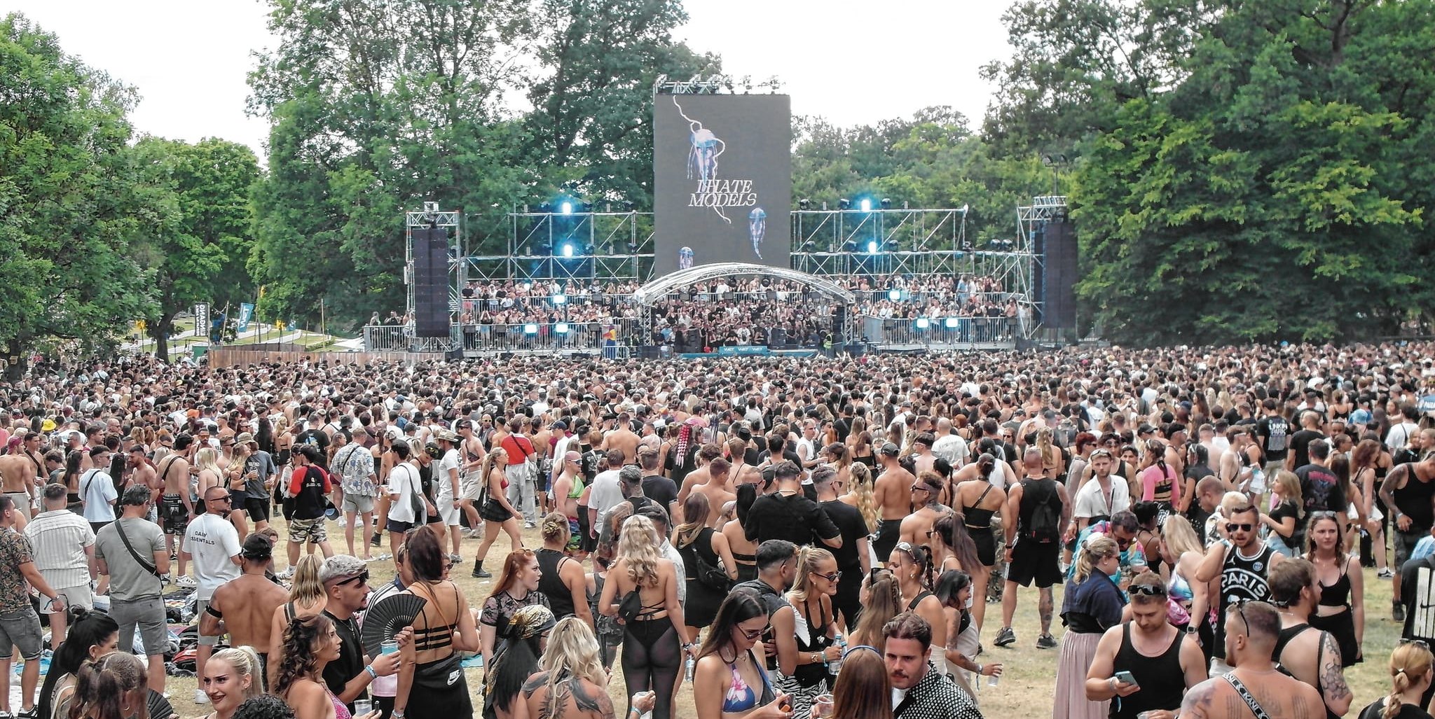 15 000 Techno-Fans pilgerten am Samstag nach Sindelfingen ins Freibad.