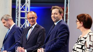 Markus Söder (l-r) (CSU), Friedrich Merz (CDU), Lars Klingbeil und Saskia Esken (beide SPD), geben eine Pressekonferenz zur Vorstellung des Koalitionsvertrages