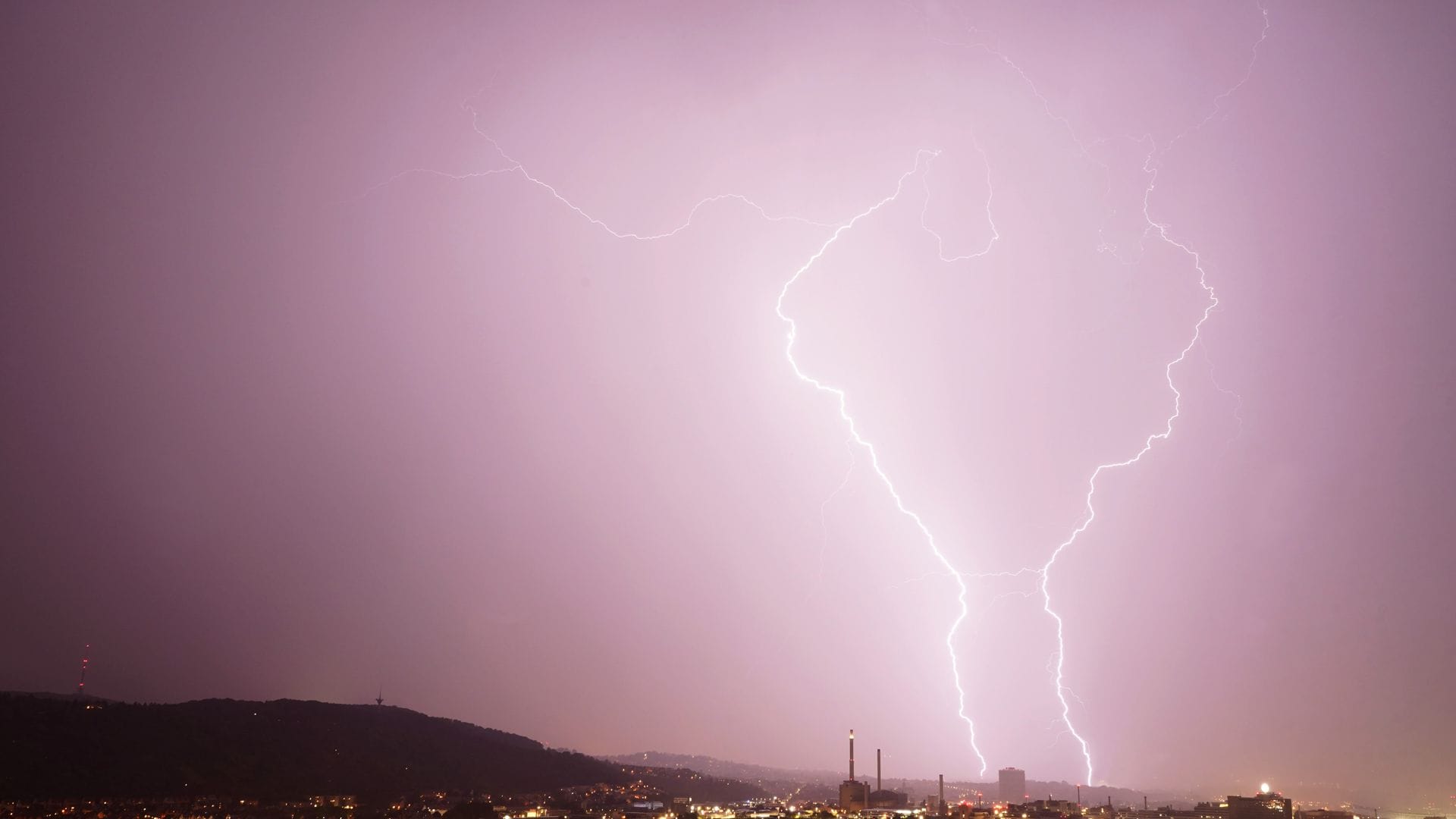 In Baden-Württemberg sind im vergangenen Jahr wieder weniger Blitze eingeschlagen.