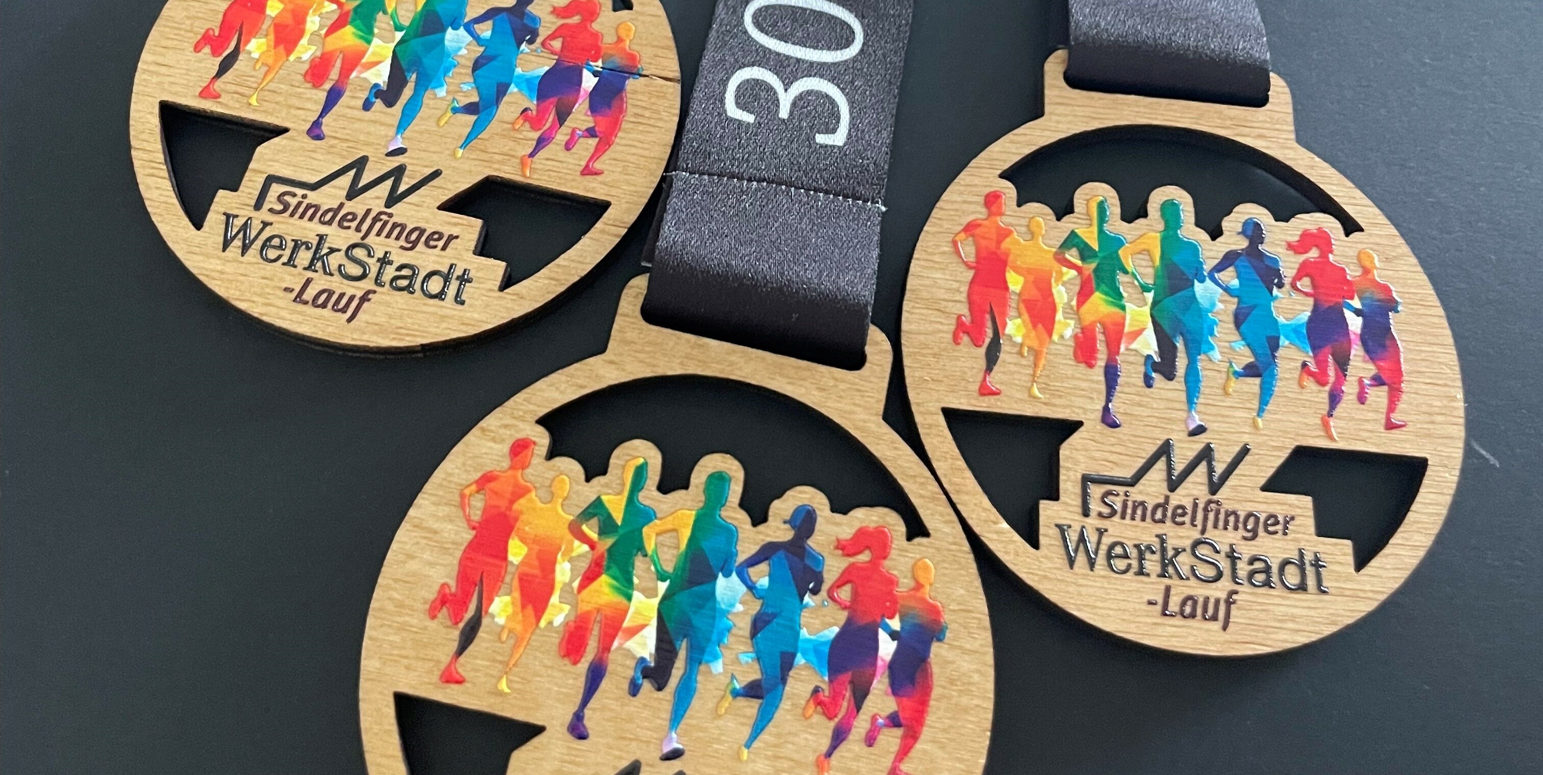 Jeder Teilnehmer bekommt am Sonntag eine solche Holzmedaille.