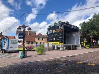 Die Bühne für „Sindelfingen rockt“ steht, heute Abend geht es los. Bild: Bühl