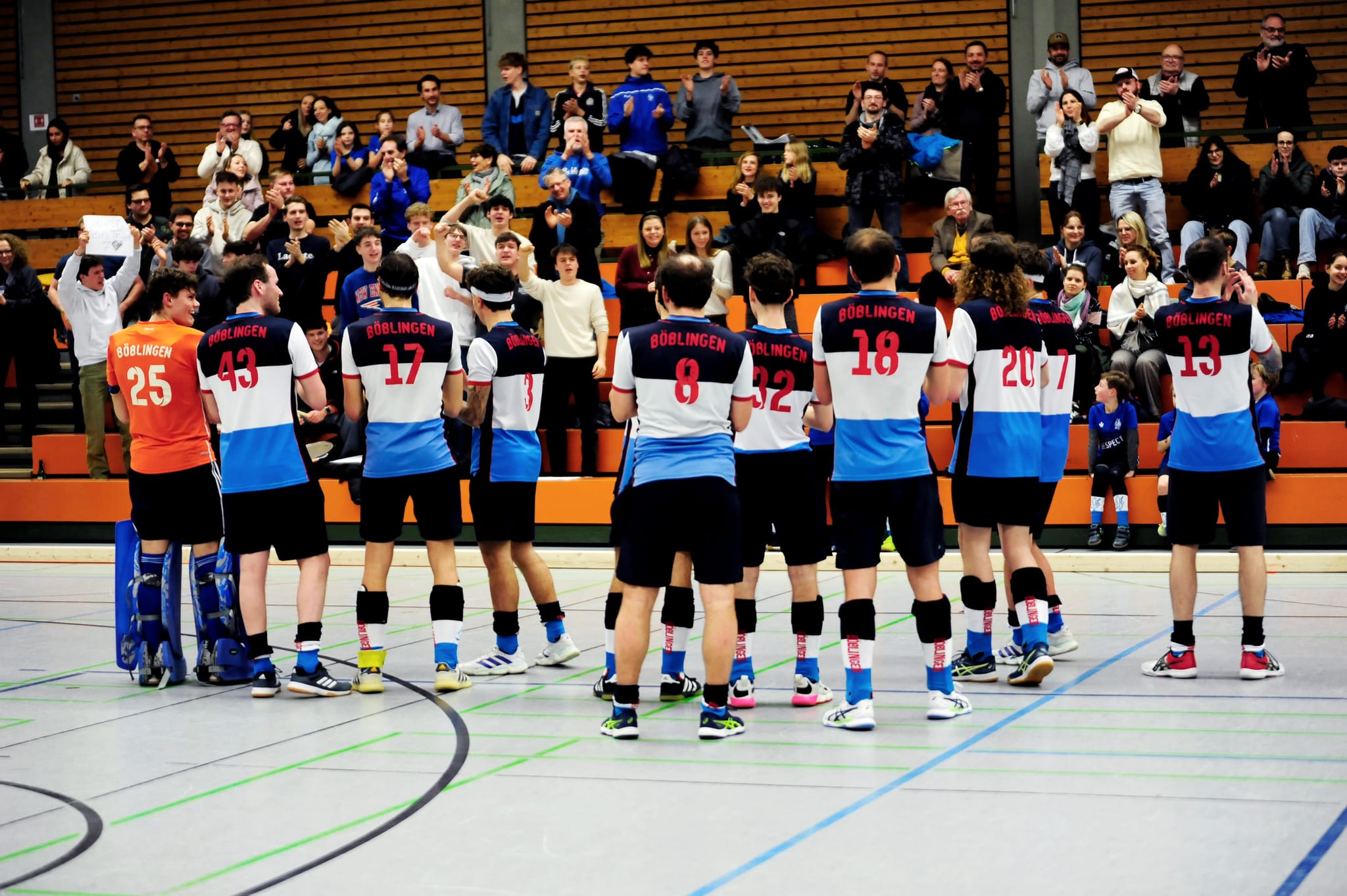 Die Böblinger Hockeymänner haben  in der Hermann-Raiser-Halle in dieser Saison stets  einen Grund , um mit den Fans zu feiern. 	Bild: photostampe