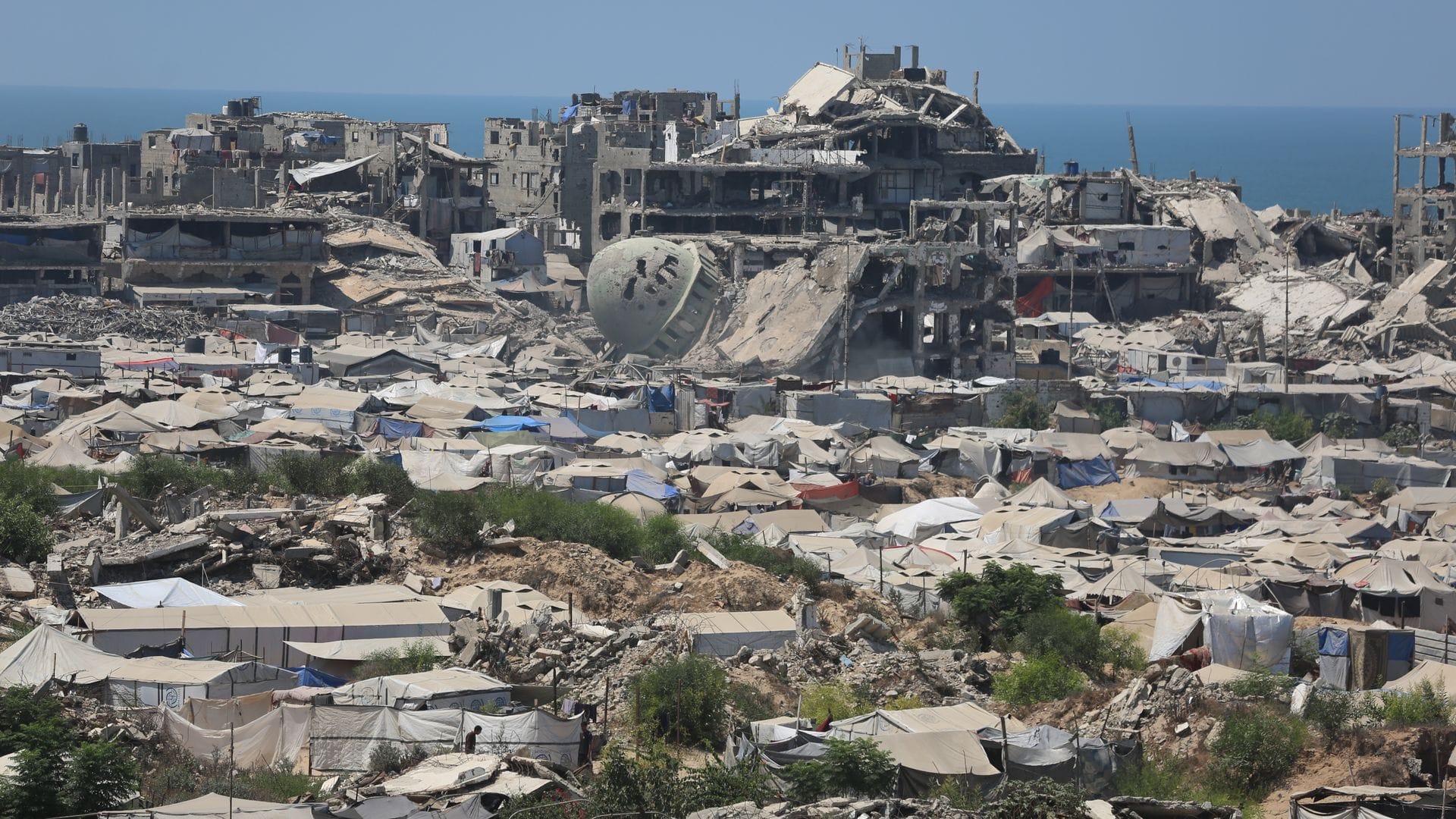 Vor der geplanten Offensive soll die dicht bewohnte Stadt Gaza geräumt werden. (Archivbild)