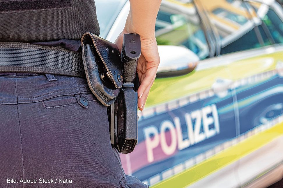Die Polizei veranlasste eine Blutentnahme bei den 28-Jährigen. Bild: Adobe Stock