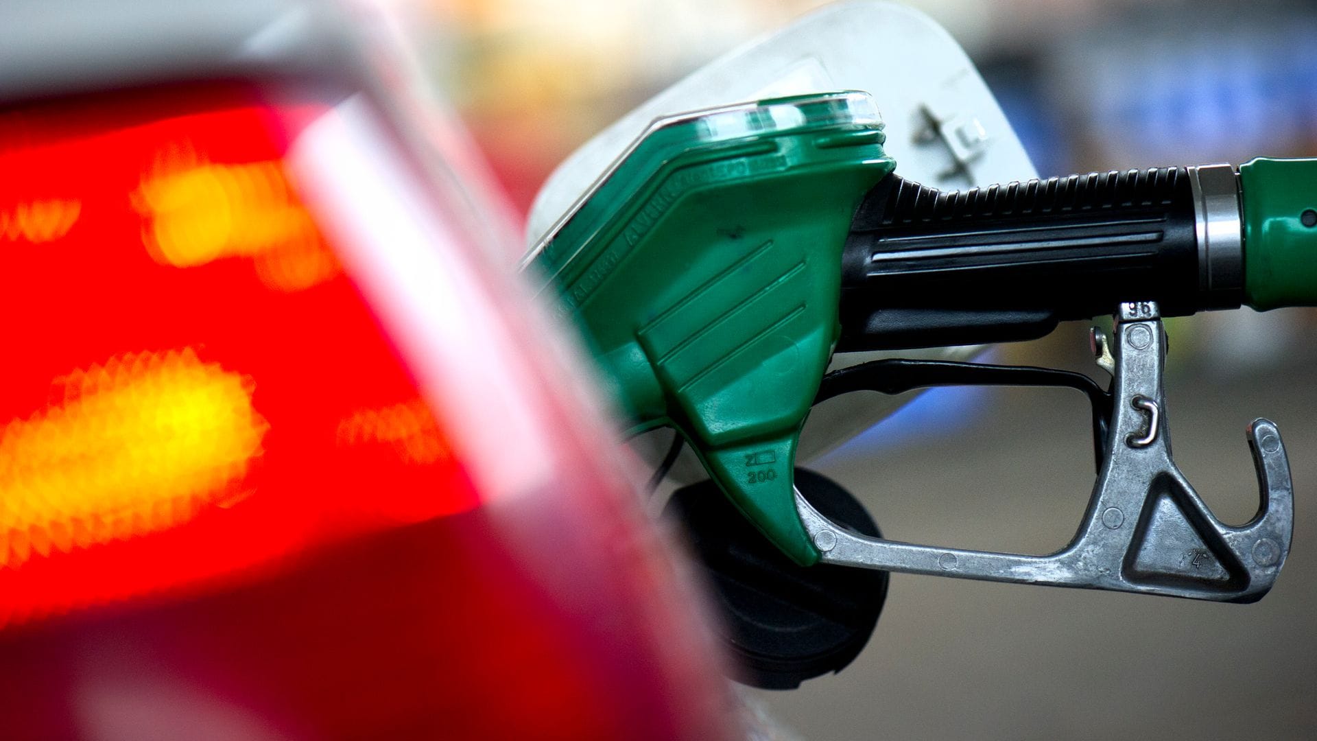 Diesel ist derzeit in Bayern am teuersten, Benzin in Sachsen. (Archivbild)