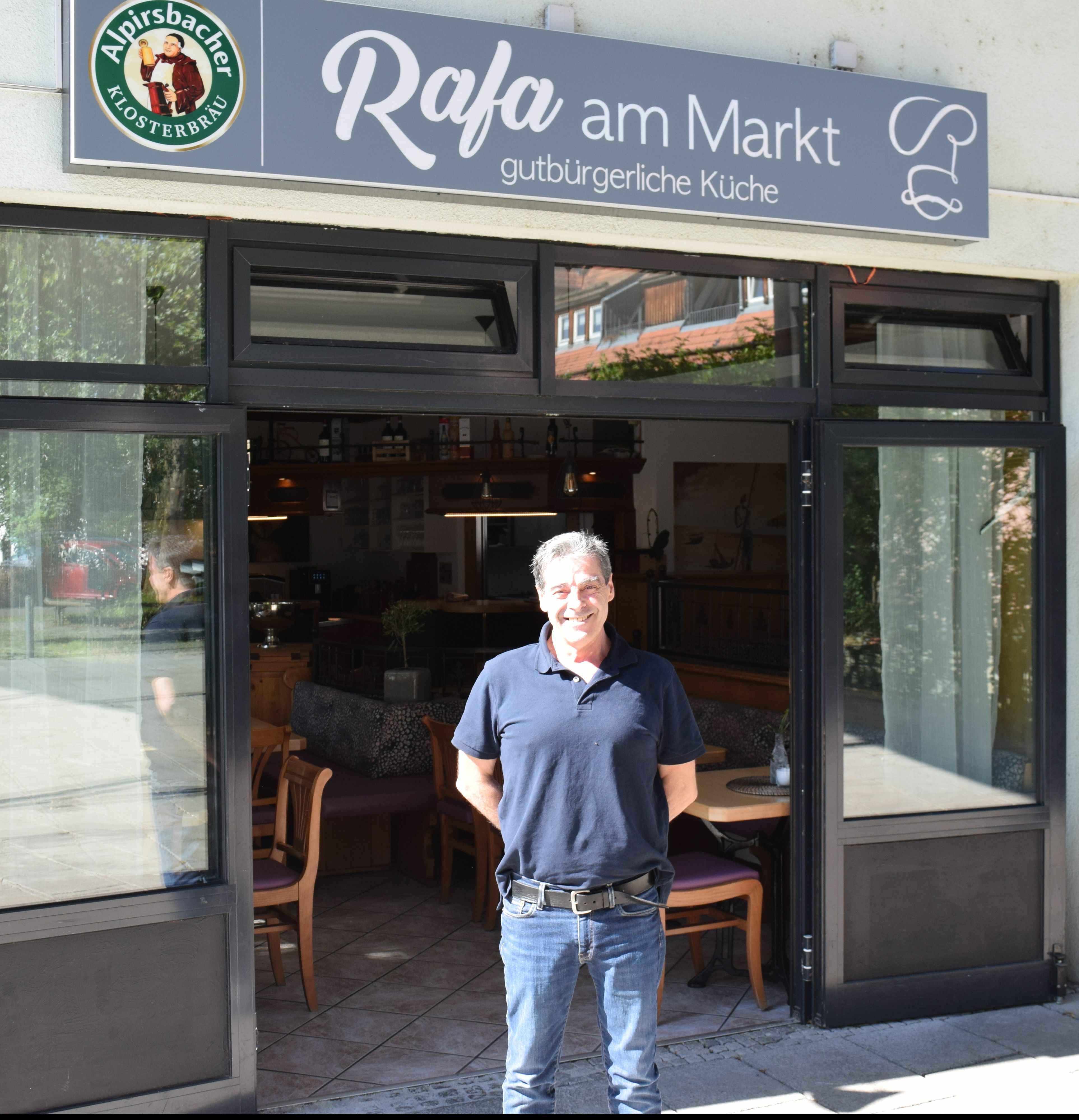 Rafael Perez, Wirt von "Rafa am Markt" in Dagersheim.
