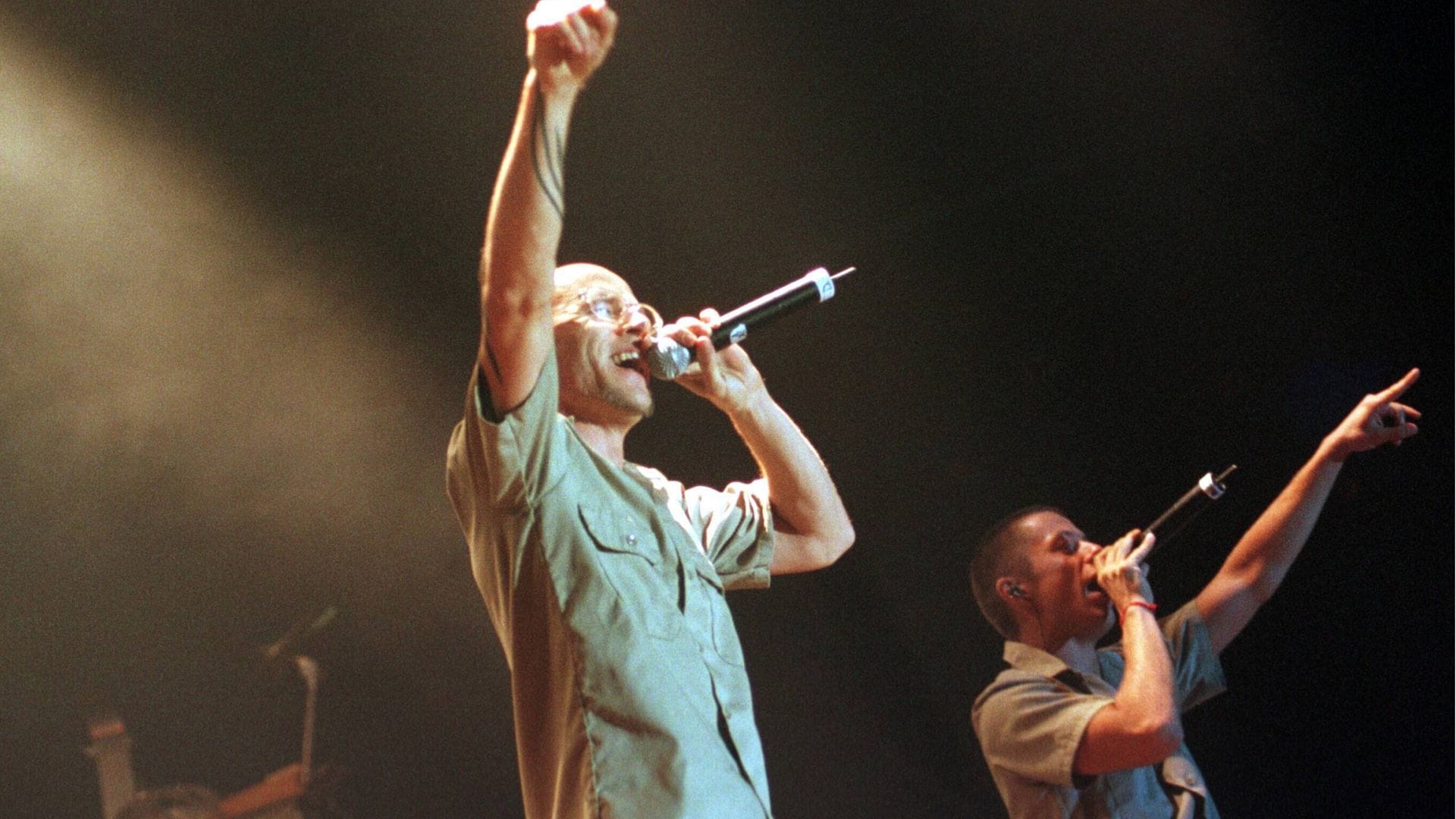 Thomas D. (links) und Smudo (rechts) rappen 1999 auf einem Konzert der Fanta 4.