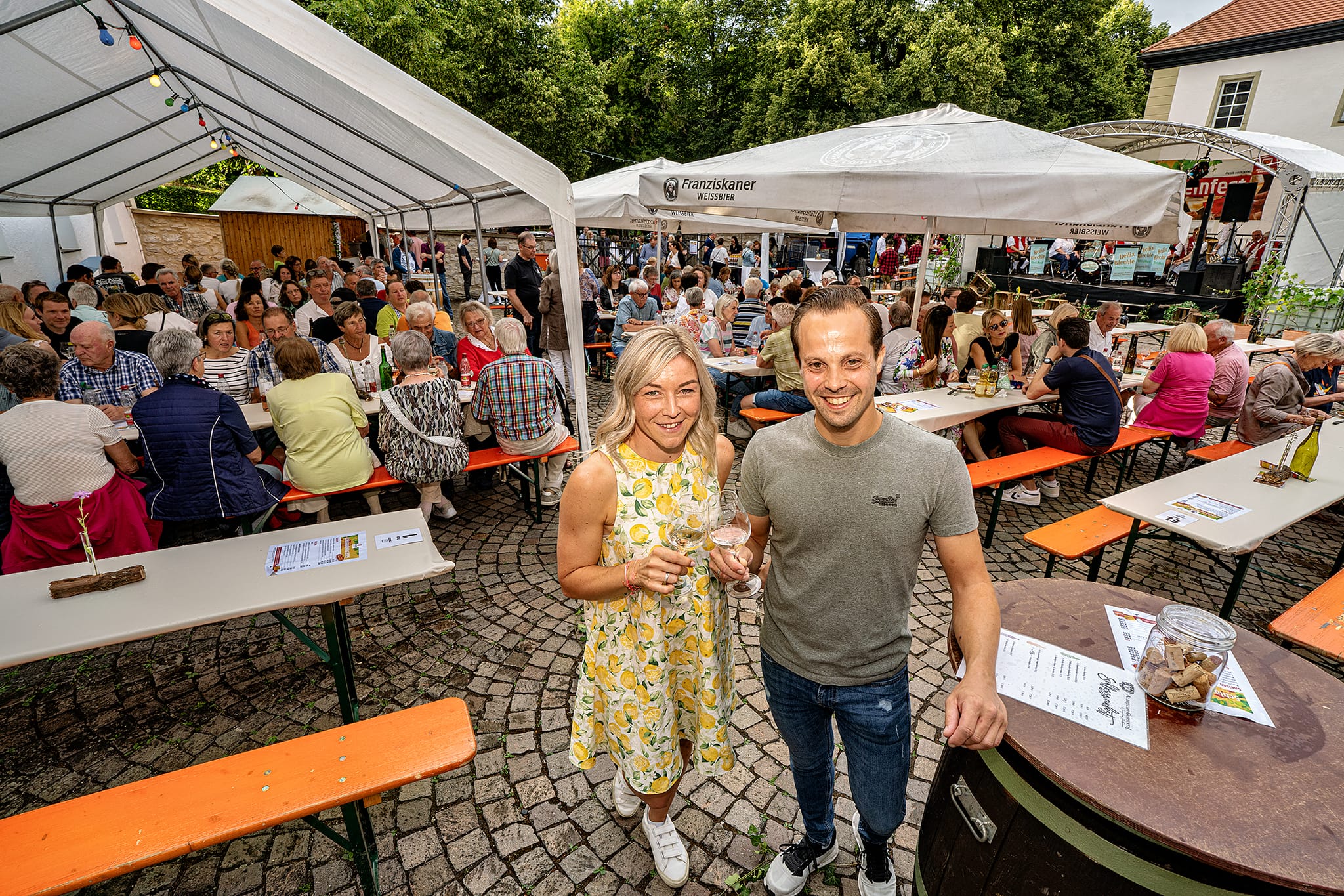 Winzer Denis Gurrath kam mit seiner Frau Lena und brachte Württemberger Wein aus seinem großen Weingut bei Heilbronn mit.