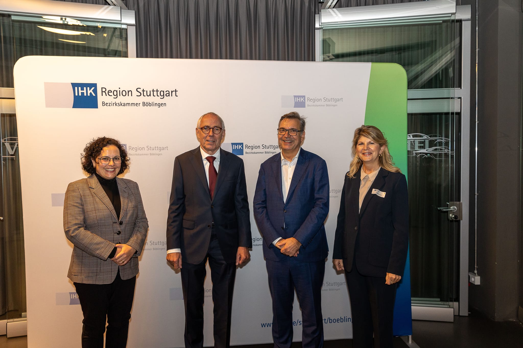Beim IHK-Herbstvortrag im V8 Hotel in Böblingen (von links): Marion Oker, Peter Adrian, Andreas Hadler und Christina Almert.