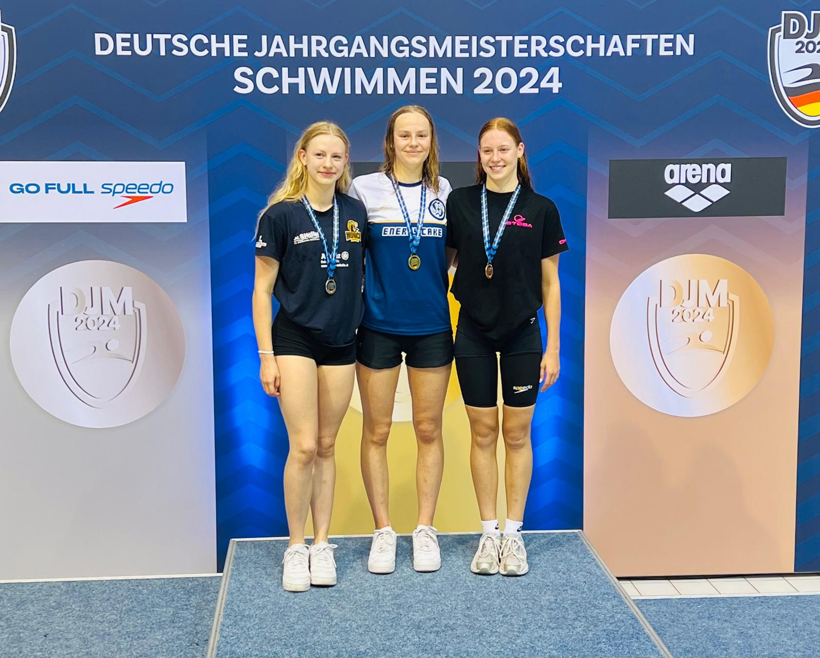 Marian Plöger (Mitte) durfte in Berlin drei Mal auf das oberste Treppchen. 	Bild: z