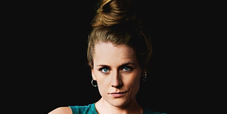 Die prämierte Singer/Songwriterin Laura Braun kommt nach Sindelfingen.