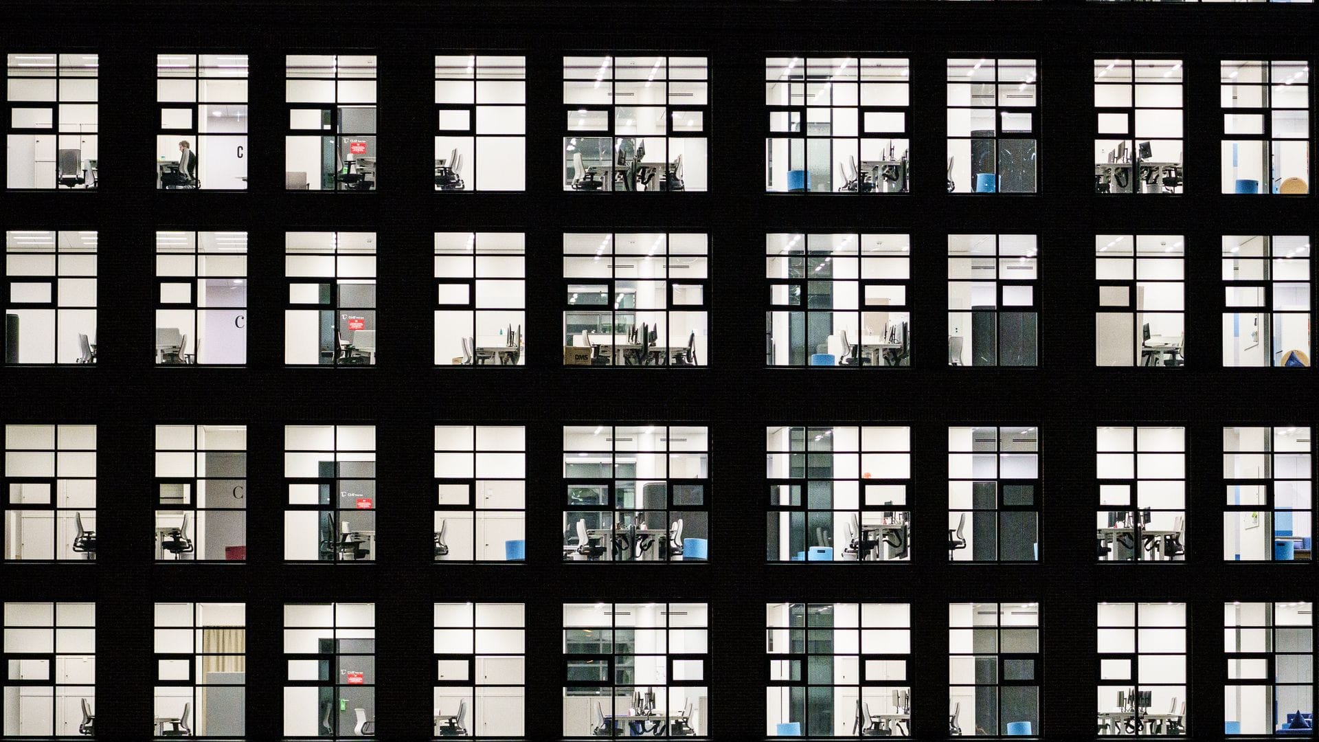 Wegen des Homeoffice stehen in vielen Großstädten reihenweise Büros leer (Archivbild)