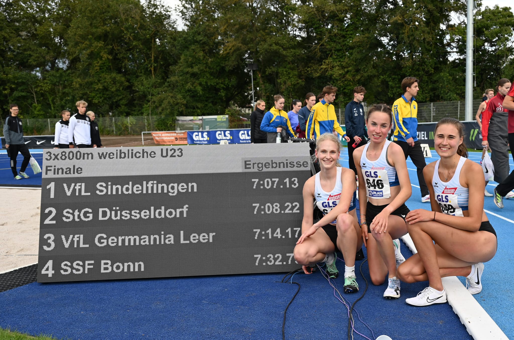 Gold für die U23-Staffel über 3x800 Meter (von links): Luisa Herrfurth, Emily Junginger und Hanna Render.