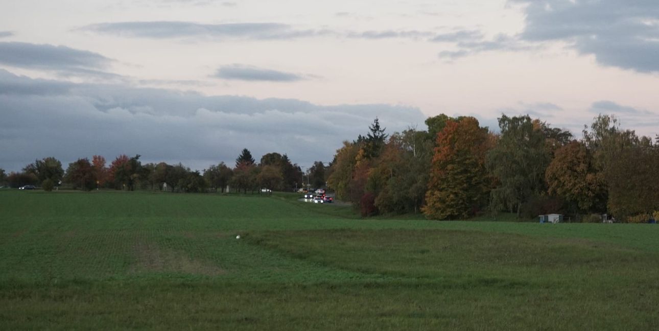 Westlich der Berliner Straße soll die Feuerwehr hinziehen.