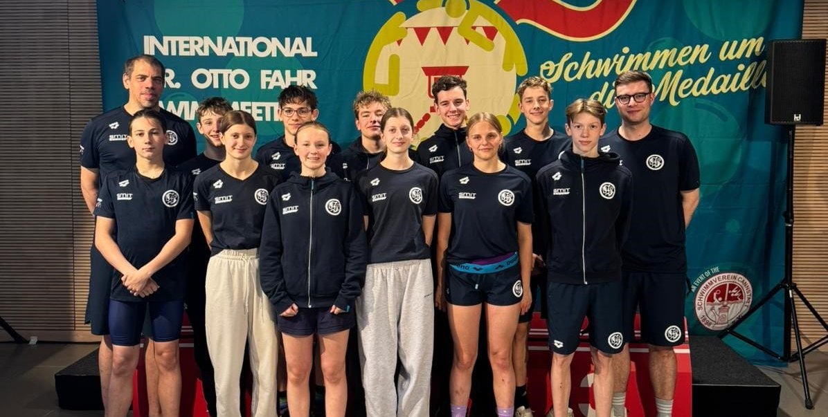 Die Sindelfinger in Bad Cannstatt: Cheftrainer Simon Kunz, Clemens Alexander Schmidt, Gianluca Giuliano, Lisa Margarete Kufleitner, Felix Illeson, Emilia Marie Depner, Moritz Odenwald, Anne Victoria Kufleitner, Ilija Maric, Lia Berner, Nicolai Miller, Felix Stumpf, VfL-Trainer Tobias Ehret (von links).