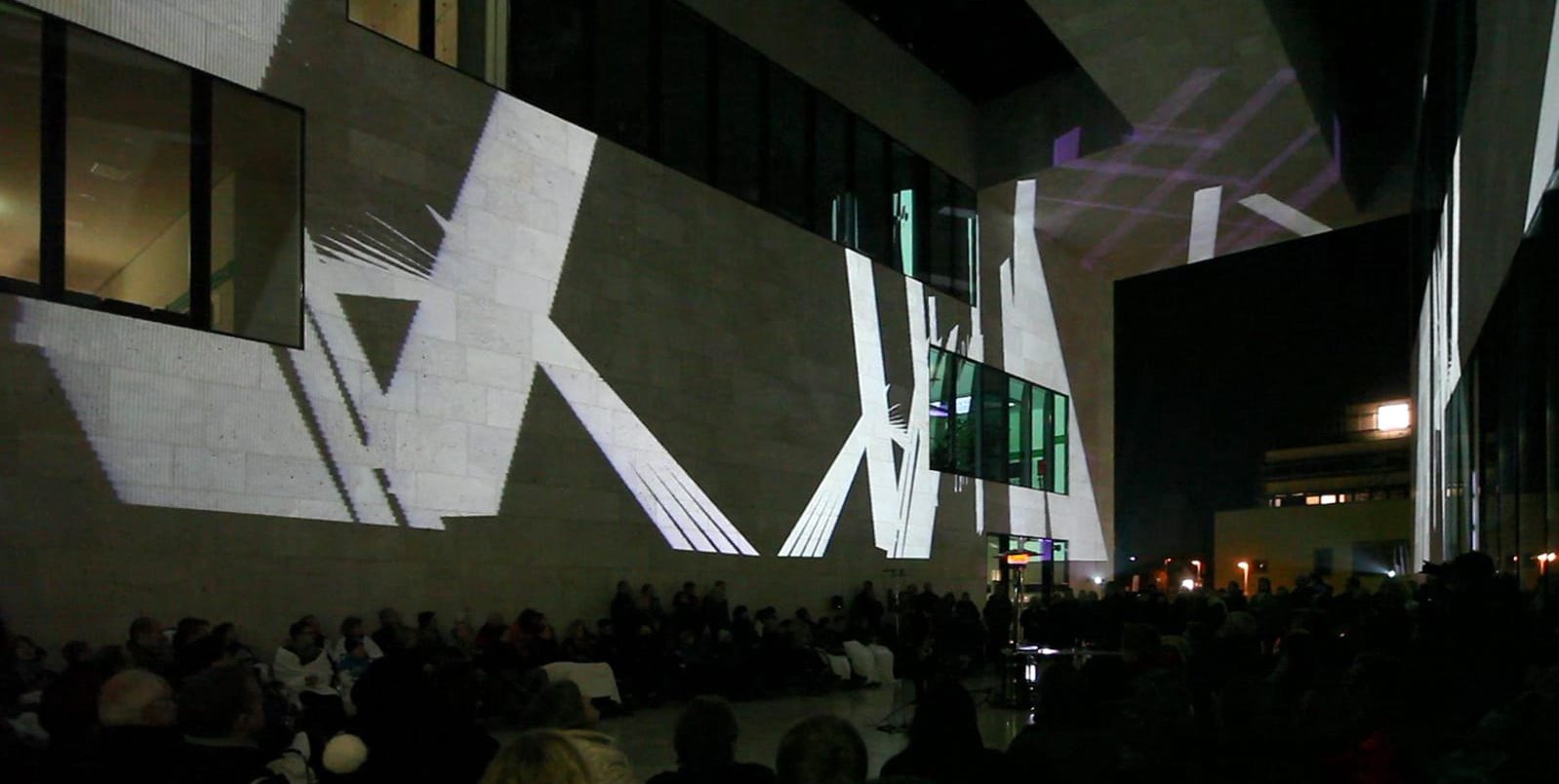 Die Passage des Waldenbucher Museums Ritter wurde zum Ort einer Licht- und Klangperformance.