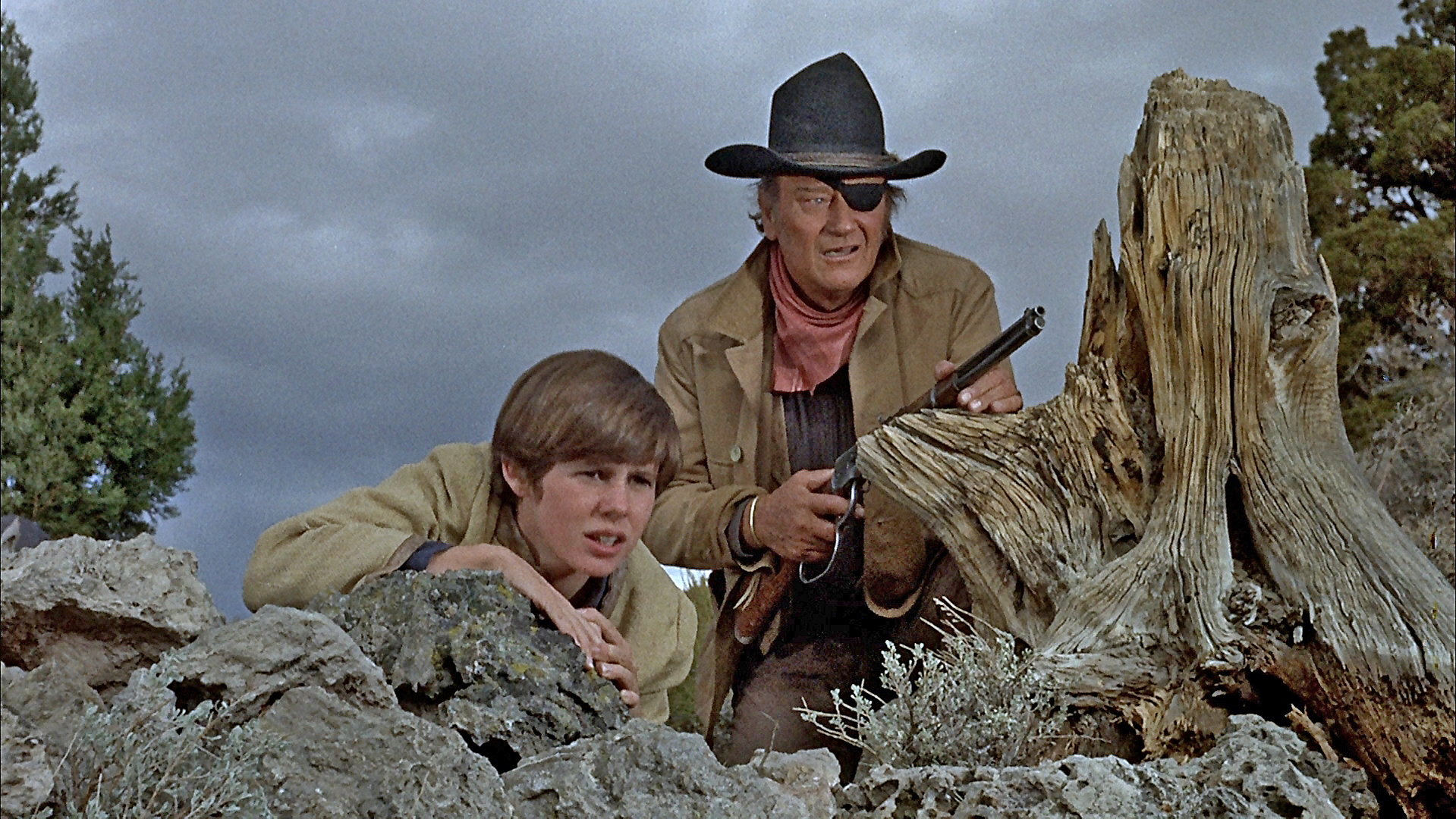 Sie jagen den Mörder ihres Vaters: Kim Darby und John Wayne im Western-Klassiker „Der Marshal“.   Bild: z