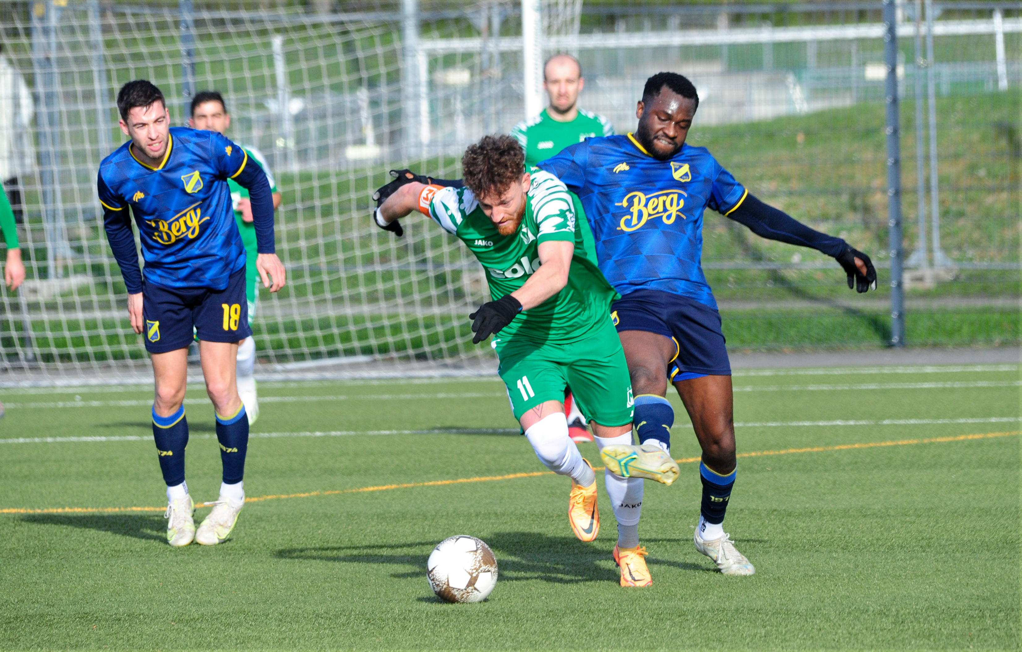Michael Klauß (grünes Trikot) und der GSV Maichingen spielen 1:1-Remis gegen Ehingen-Süd.