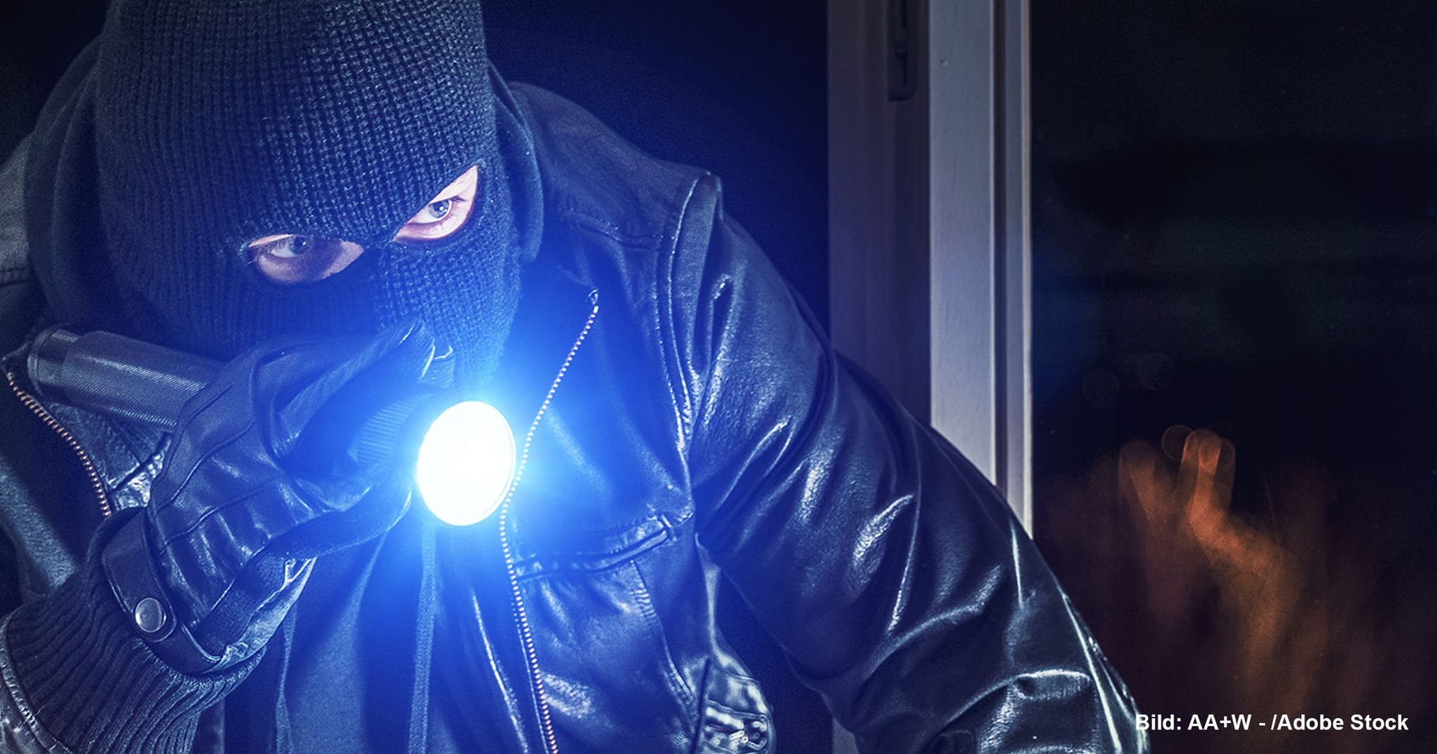 Die Täter kamen über den Balkon in die Wohnung. Bild: Adobe Stock