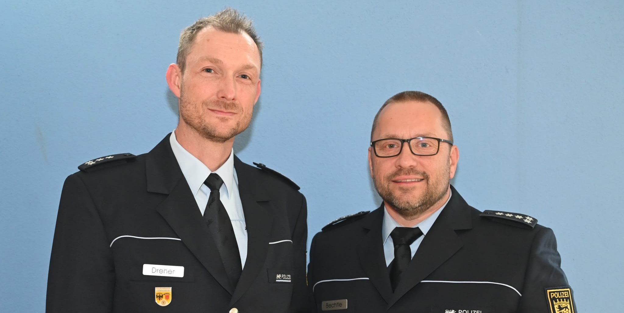 Führungswechsel beim auch für Magstadt, Aidlingen und Grafenau zuständigen Maichinger Polizeiposten: Andreas Dreher (links) hat dessen Leitung vom zum Revier Sindelfingen abgeordneten Frank Bechtle übernommen. Bild: Reichert