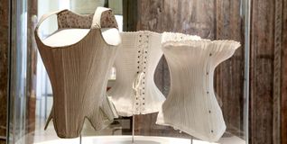 Das Webereimuseum Sindelfingen zeigt aktuell eine Ausstellung mit Korsetts und Miedern des 19. und beginnenden 20. Jahrhunderts.