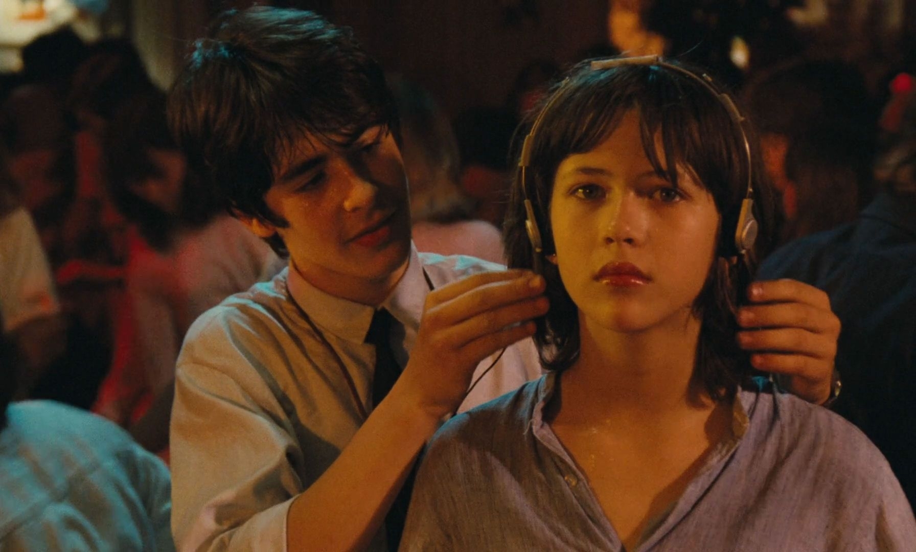 Sophie Marceau bekommt 1980 in „La Boum - Die Fete“ was auf die Ohren. Eine Weltneuheit namens Walkman.   Bild: z