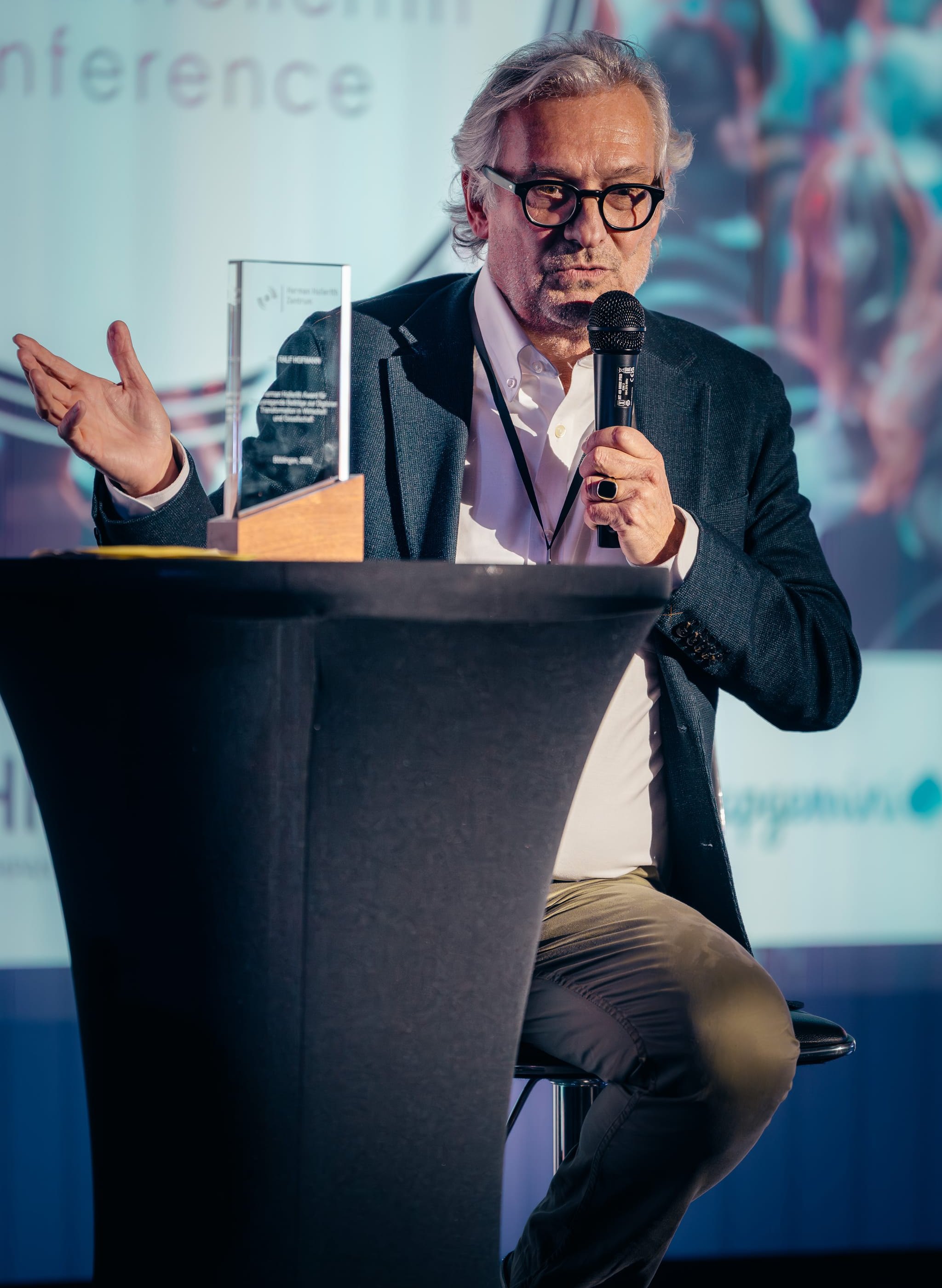 Dr. Ralf Hofmann erhielt den Lifetime Award.