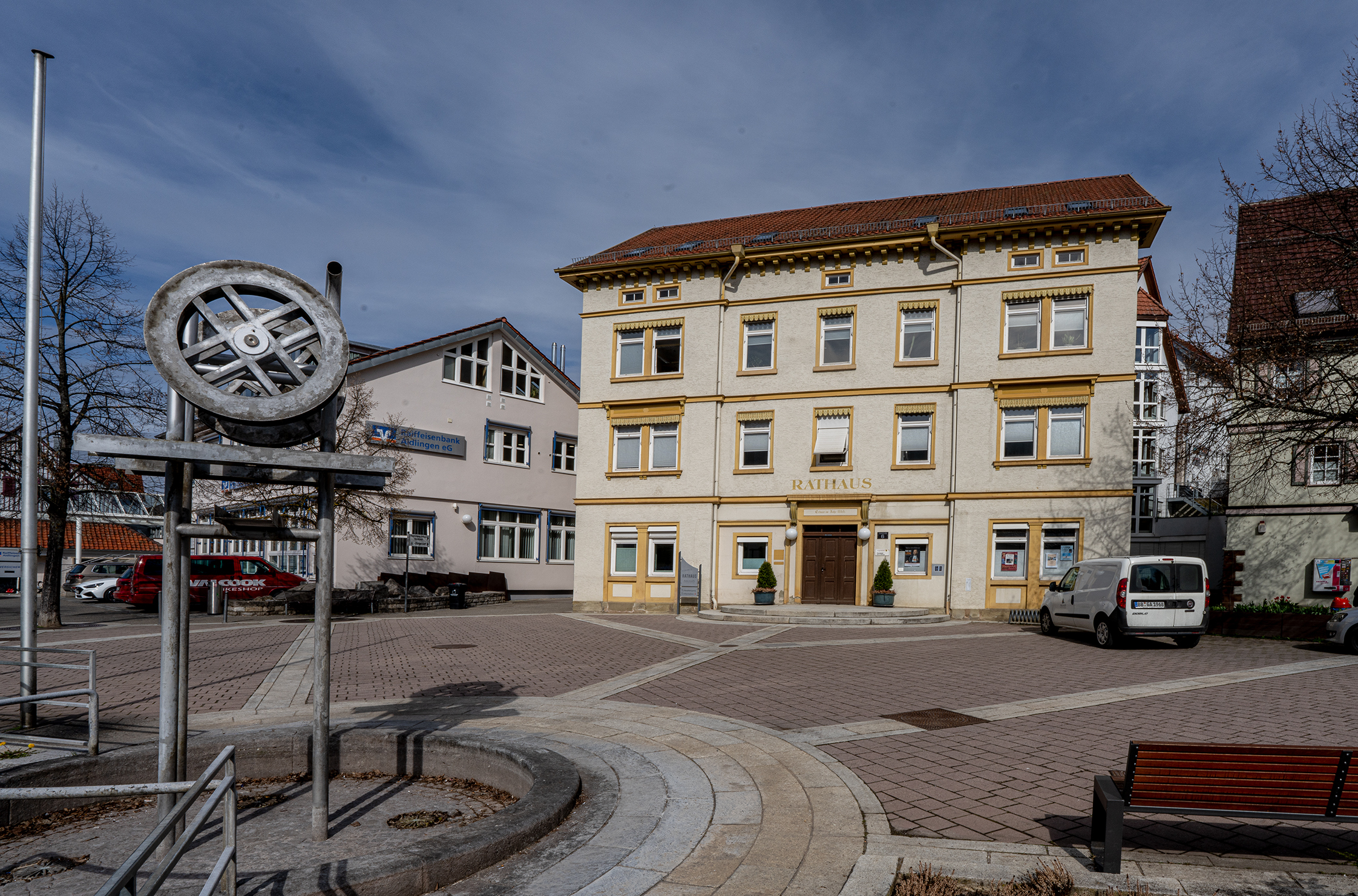 Der Aidlinger Rathausplatz bekommt einen neuen Namen. Bild: Richter