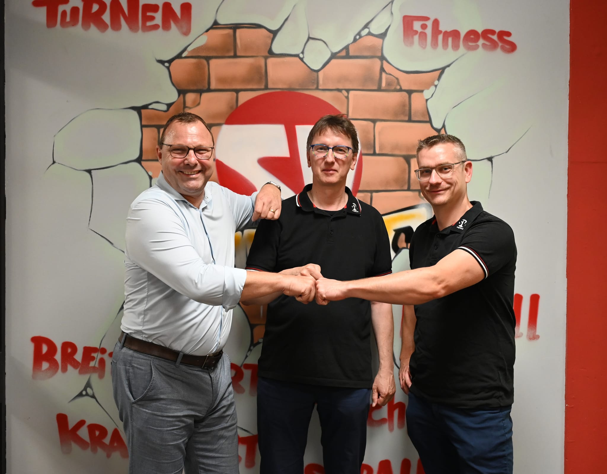 Das Triumvirat des SV Magstadt: Vorsitzender Stephan Scheel (links) und Stellvertreter Michael Barsch (rechts) wurden erstmals für vier Jahre gewählt. Bei Finanzvorstand Andreas Schlegel blieb es nochmal bei zwei Jahren.