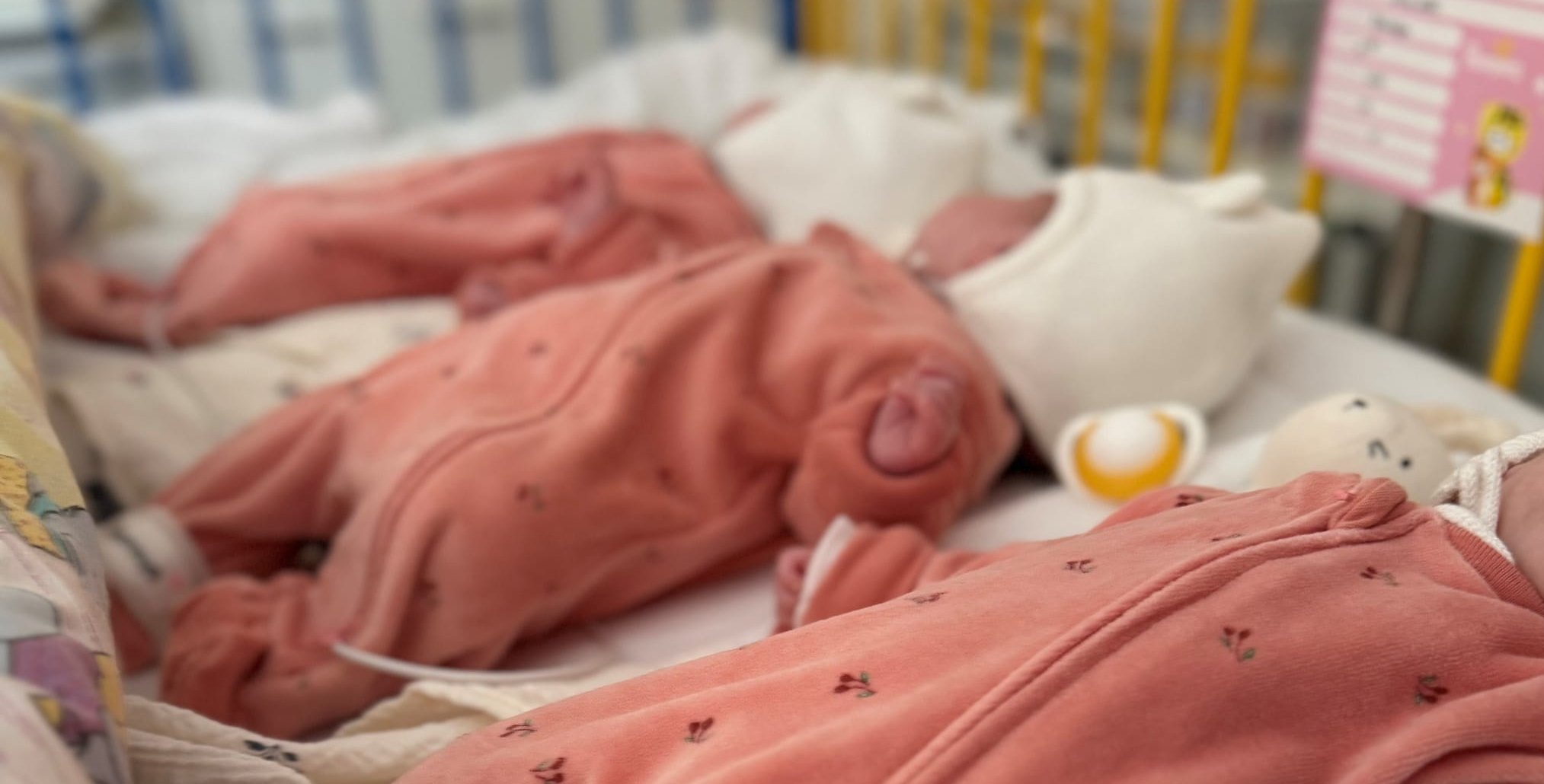 Die drei Schwestern Seite an Seite im Böblinger Krankenhaus. 	Bild:  Klinikverbund Südwest