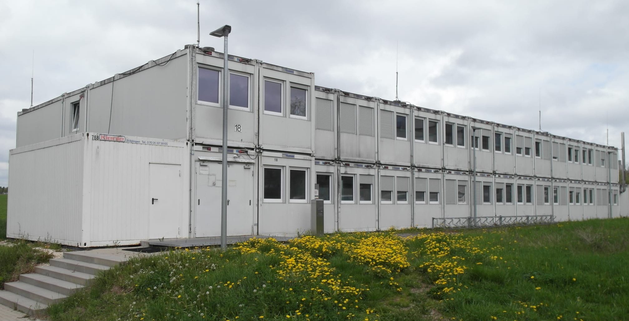 Die seit November 2025 leer stehenden Wohncontainer in der Böblinger Kremser Straße sollen vorerst nicht abgebaut werden.