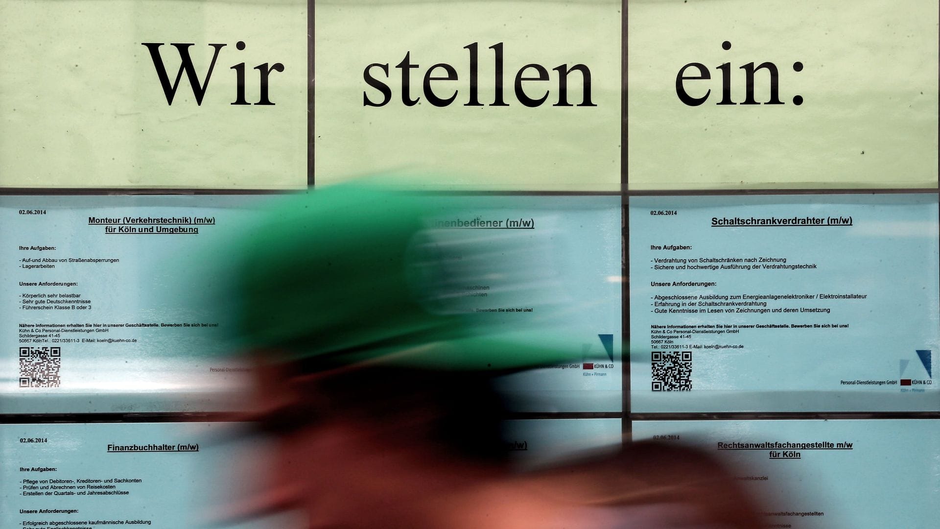 In so mancher Stellenanzeige wird mit besonderen Benefits um die Gunst neuer Beschäftigter geworben (Archivbild)