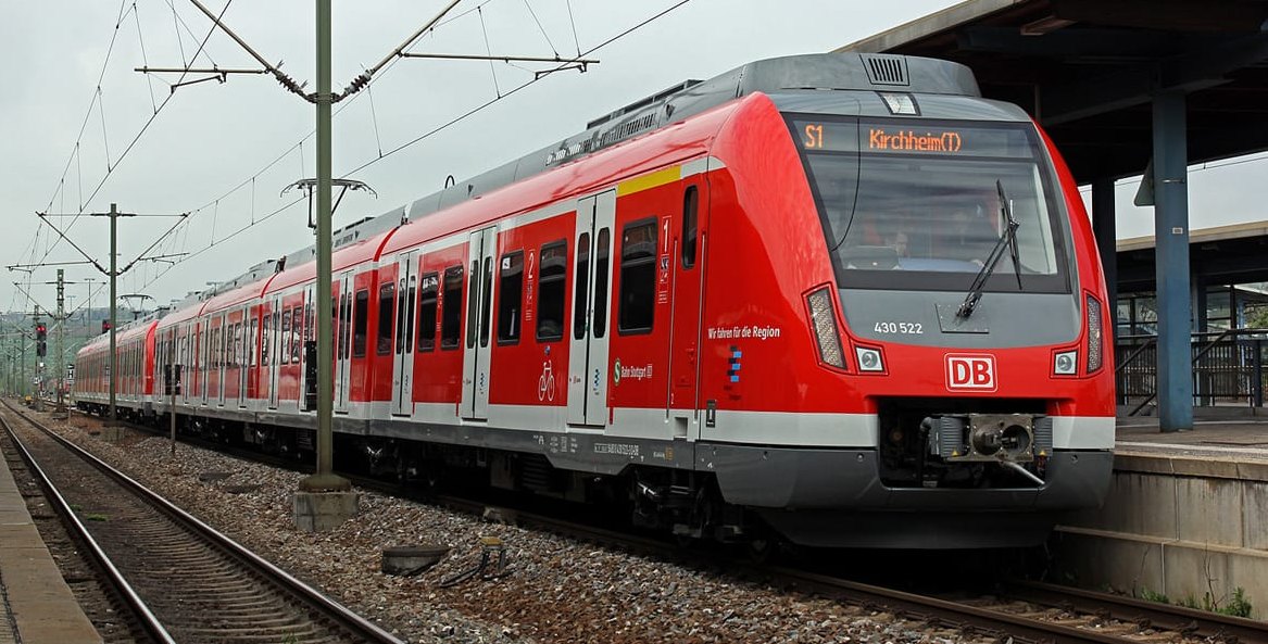 Die S-Bahn fährt von Herrenberg aktuell nur bis Böblingen. Um nach Vaihingen zu kommen, muss man in den Bus steigen. Bild: z