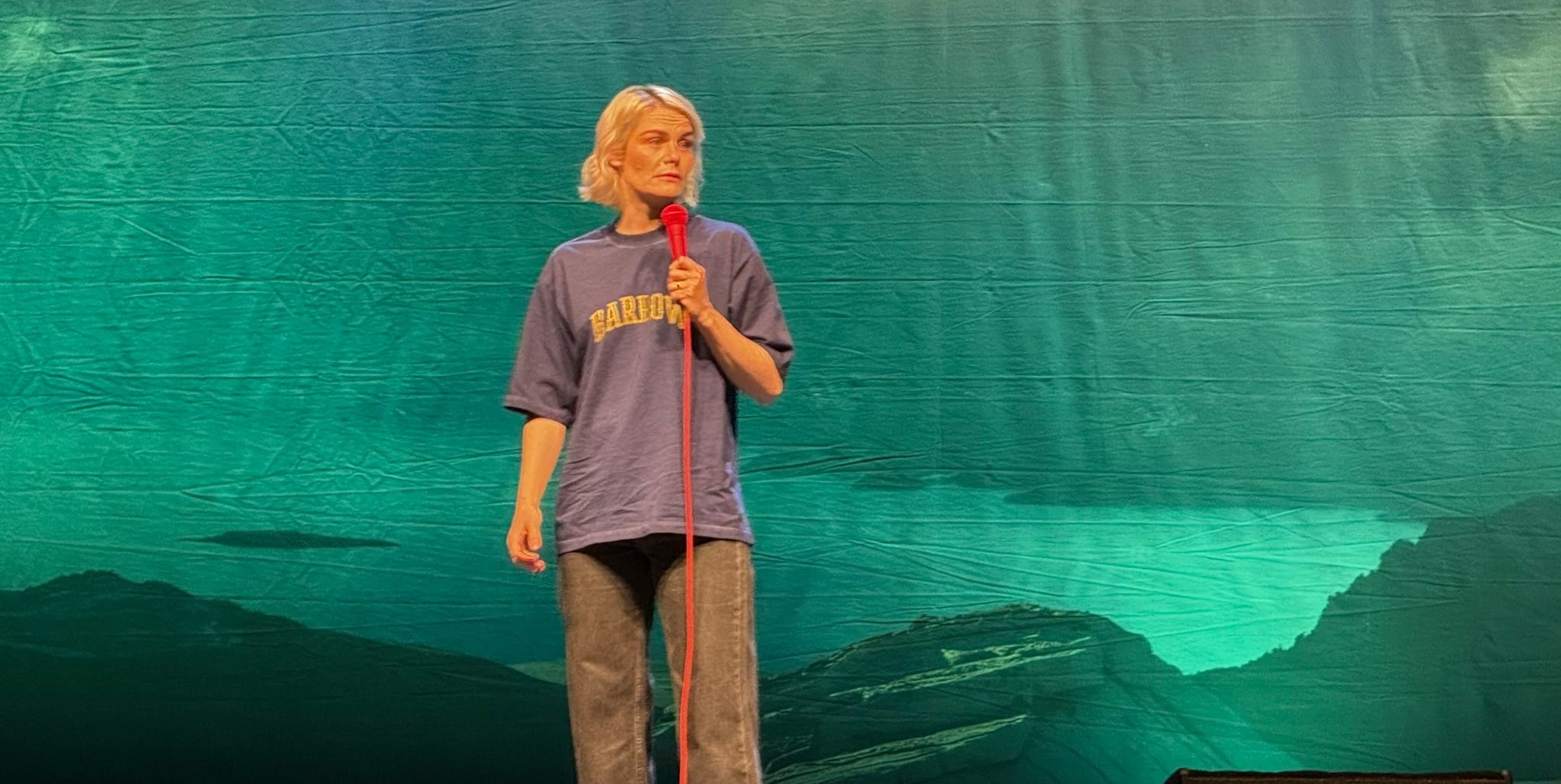 Hazel Brugger auf der Bühender Böblinger Kongresshalle.