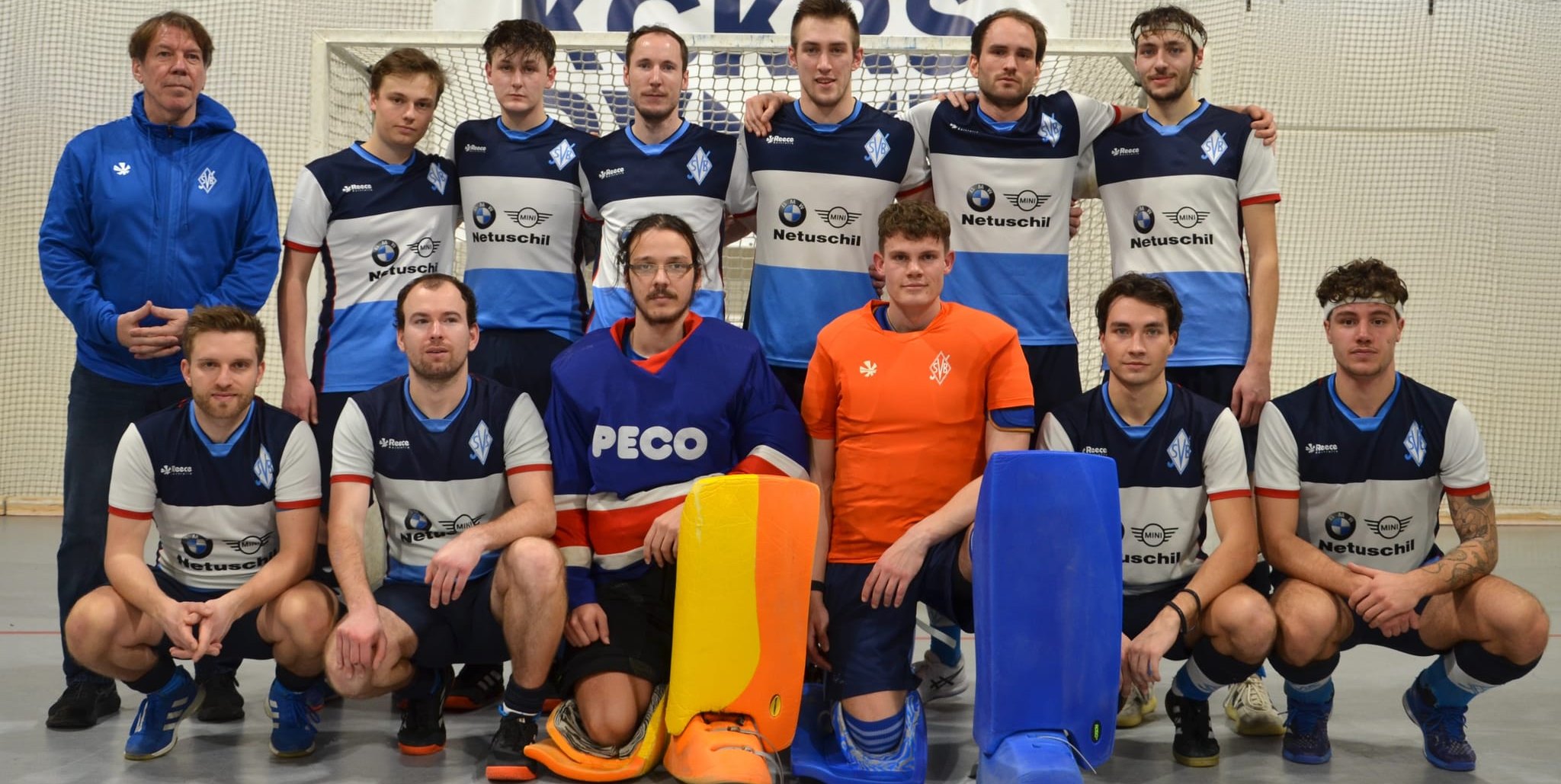 Die SVB-Mannschaft mit Trainer Thomas Dauner greift wieder an.
