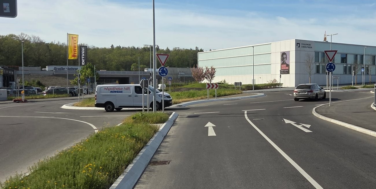 Anfahrt auf den Turbokreisel. Welche Spur würden Sie wählen, wenn Sie geraudeaus Richtung Böblingen möchten?