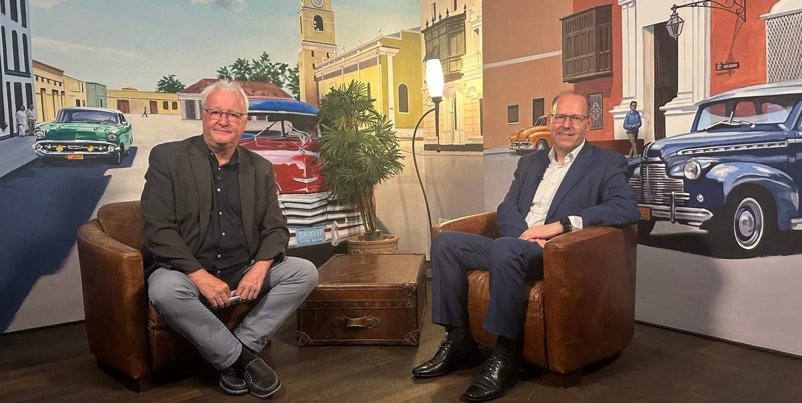 Als Oberbürgermeister prägte Dr. Bernd Vöhringer (rechts) 24 Jahre lang die Geschicke der Stadt Sindelfingen. Was ihm dabei besonders wichtig war, berichtet er im Stadtgespräch Böblingen bei Regio TV mit Hans-Jörg Zürn (Sindelfinger Zeitung/Böblinger Zeitung).
