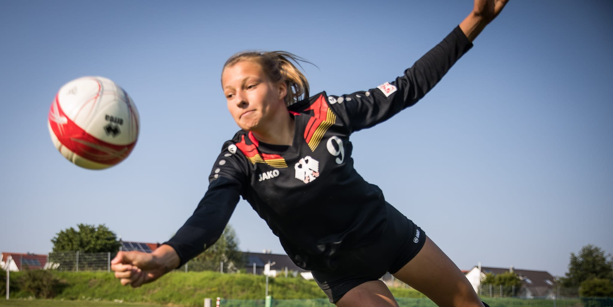 Ann-Kathrin Motteler fliegt Anfang November mit der deutschen Faustball-Nationalmanschaft zur Weltmeisterschaft nach Argentinien. Sie ist eine von zehn Spielerinnen. Bild: Eibner