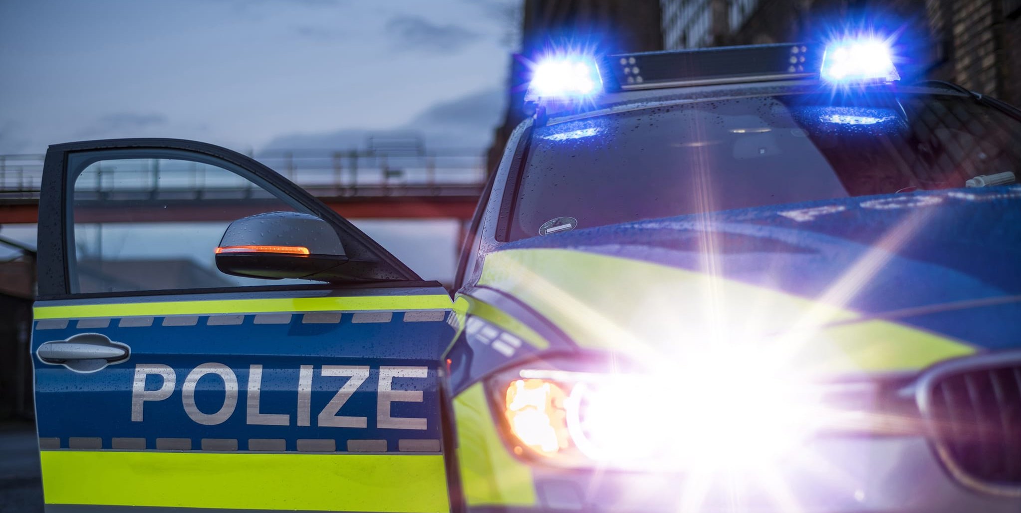 Die Polizei ermittelt wegen gefährlichen Eingriffs in den Straßenverkehr. Bild:  Adobe Stock