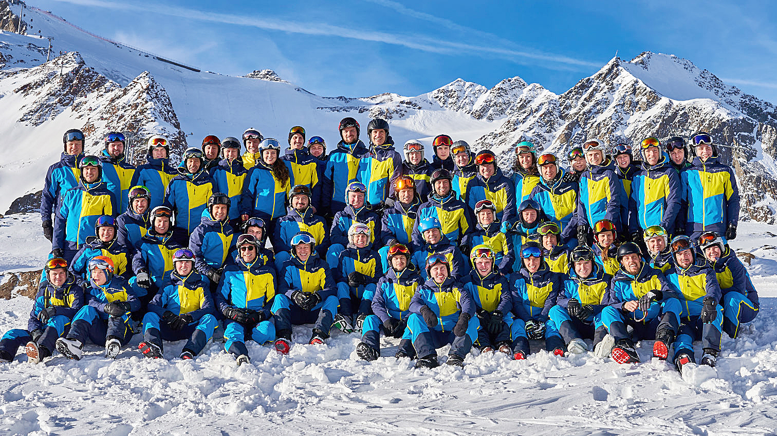 Das Ski- und Snowboardlehererteam der Suss. Bild: z