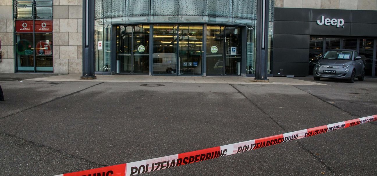 Diese Tür hebelten die Räuber auf. Bild: SDMG/Dettenmeyer/A