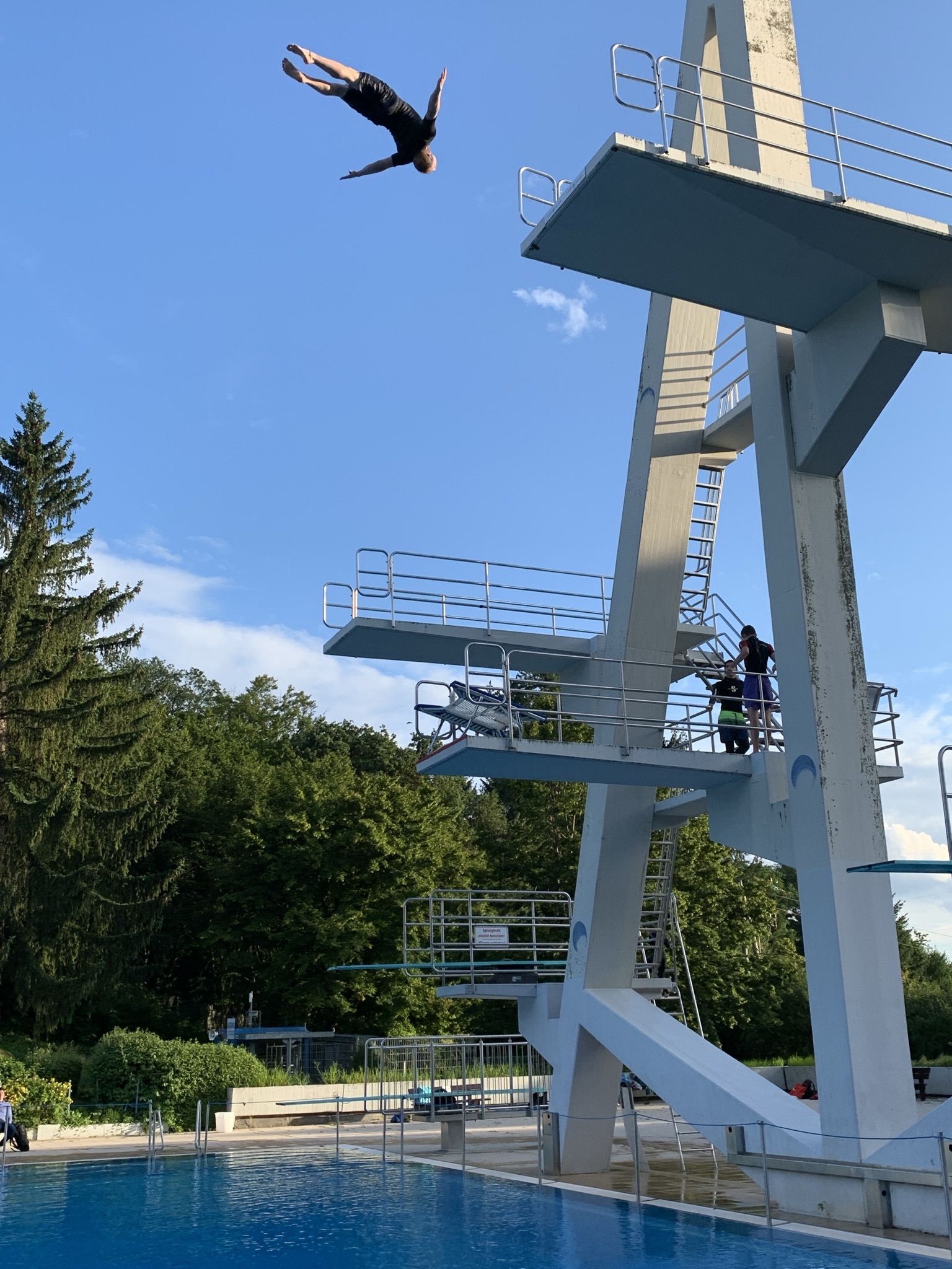 Akrobatisch vom Zehner: Beim Splashdiving gehört auch eine gehörige Portion Mut dazu. Bild: Holzapfel/A