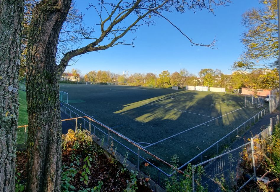 Der Kunstrasenplatz am Böblinger Sportgelände Silberweg soll im kommenden Jahr saniert werden. Bild: Hamann